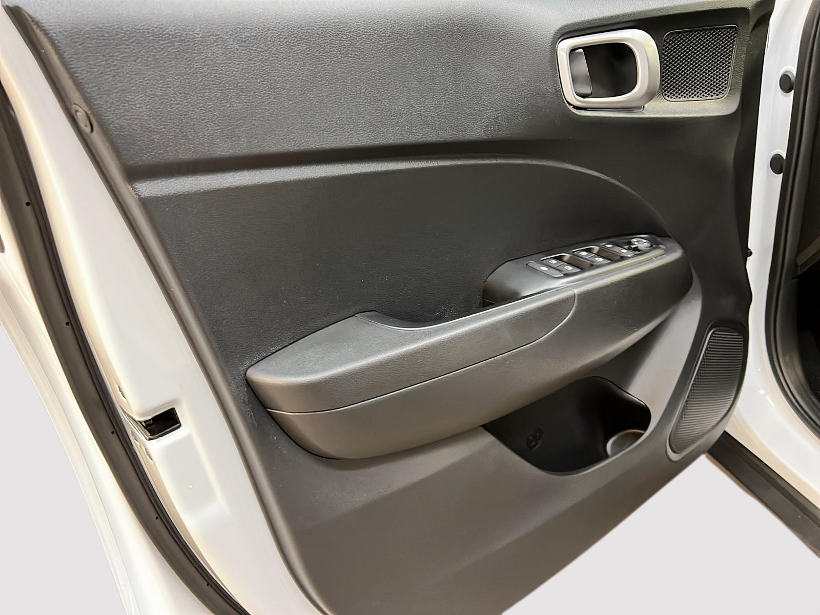 Hyundai Venue ESSENTIAL 2022 - image #21