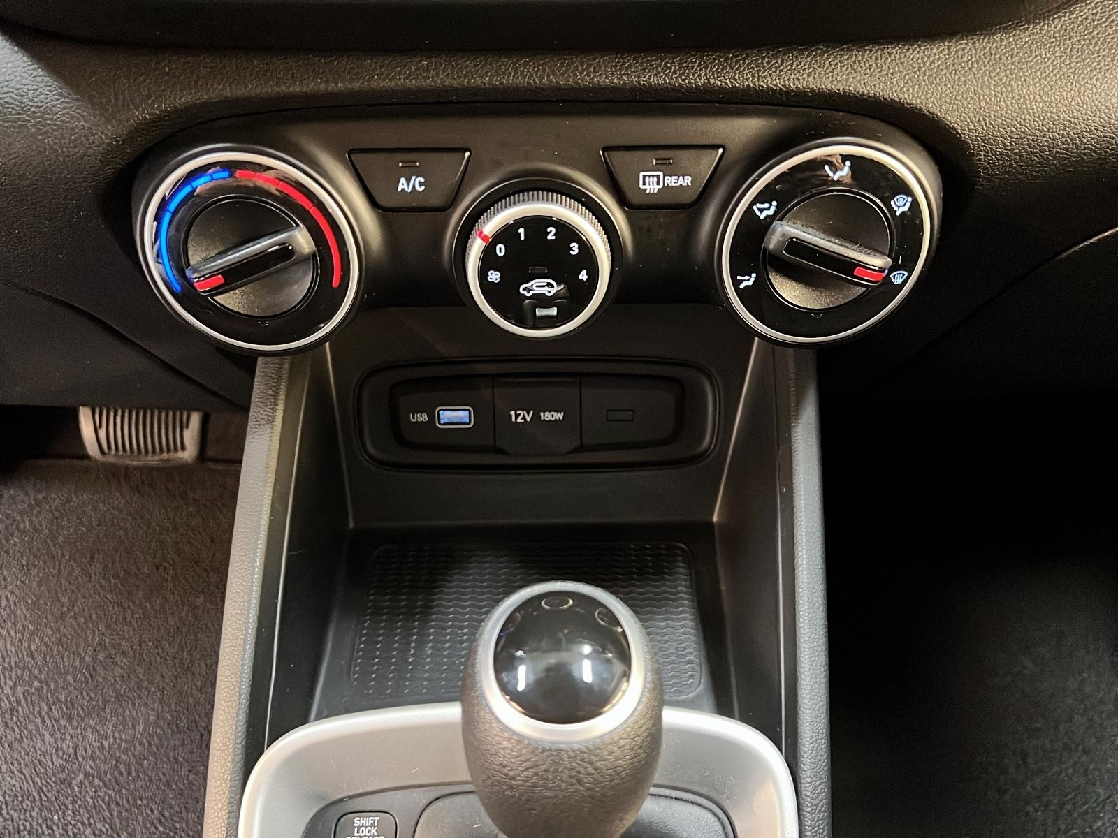 Hyundai Venue ESSENTIAL 2022 - image #14
