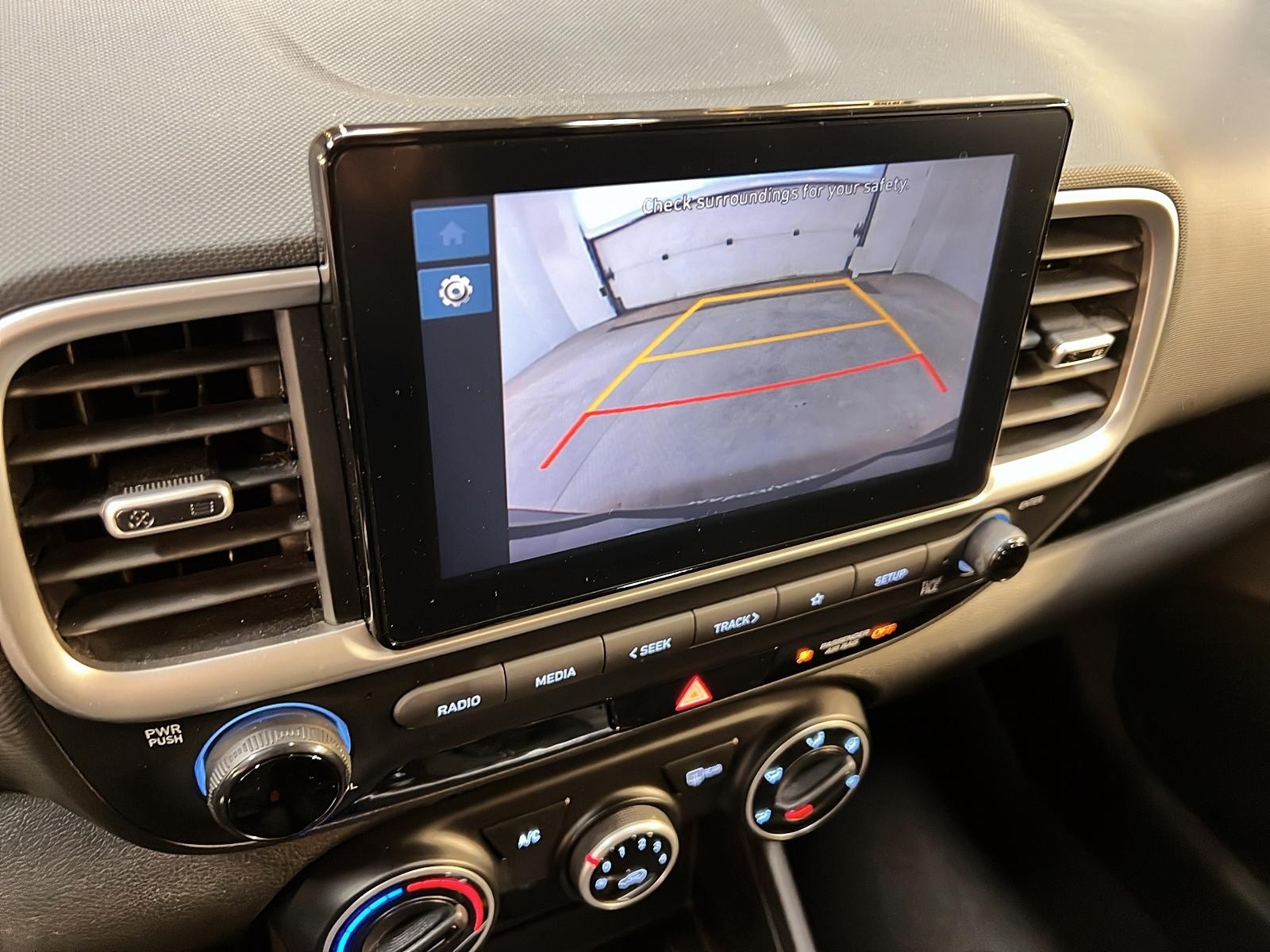 Hyundai Venue ESSENTIEL 2023 - image #16