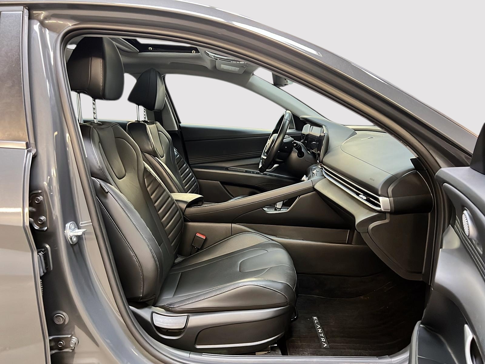 Hyundai Elantra LUXURY CUIR TOIT NAV 2023 - image #8