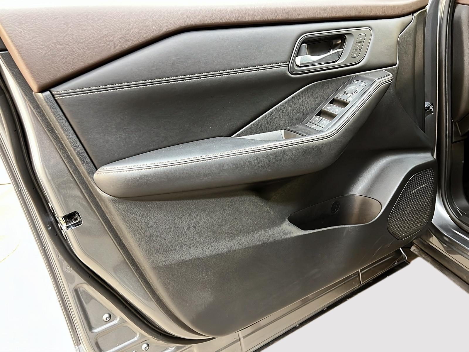 Nissan Rogue SL CUIR TOIT PANO NAV 4RM 2023 - image #26