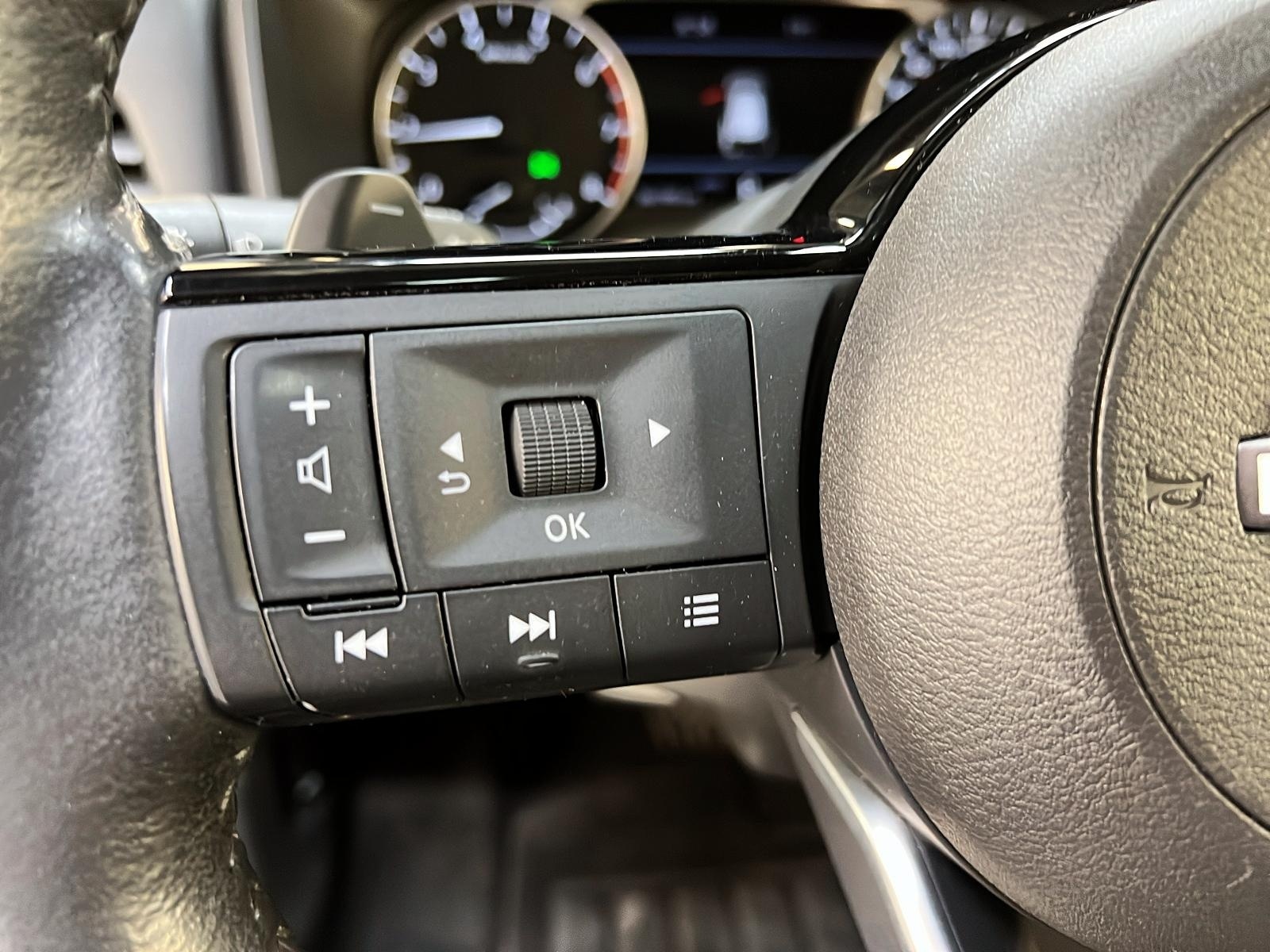 Nissan Rogue SL CUIR TOIT PANO NAV 4RM 2023 - image #23