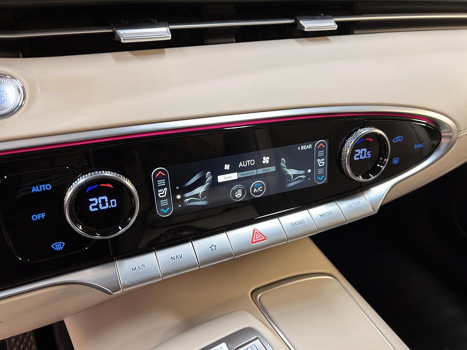 Genesis GV70 ADVANCED 2.5T CUIR TOIT PANO NAV 4RM 2024 - image #17