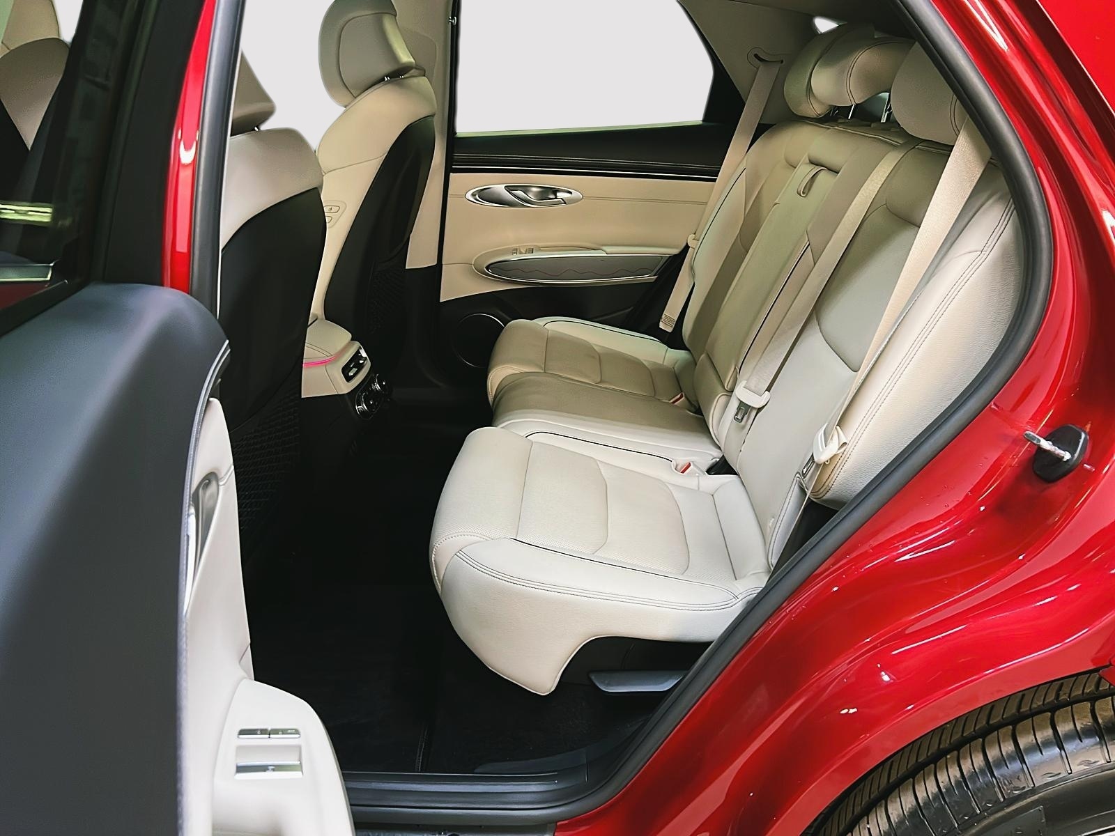 Genesis GV70 ADVANCED 2.5T CUIR TOIT PANO NAV 4RM 2024 - image #9
