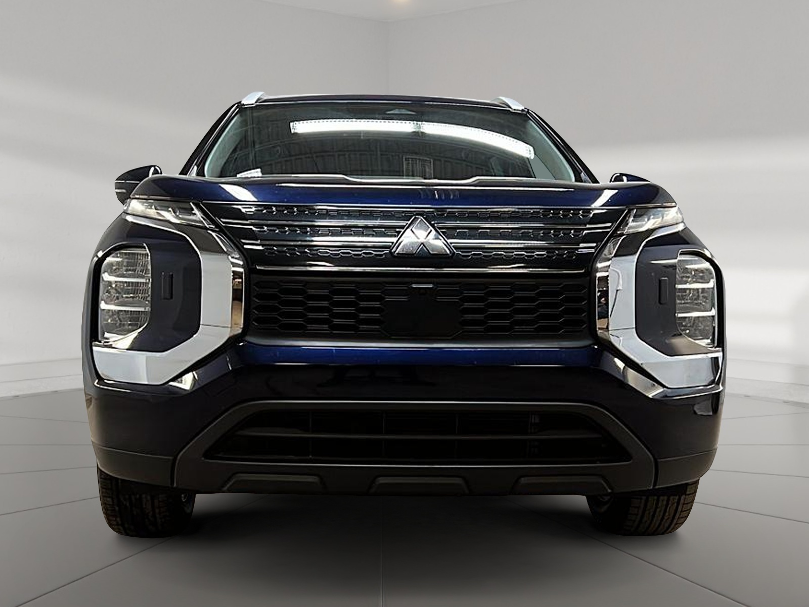 Mitsubishi Outlander 2022 - Image #2