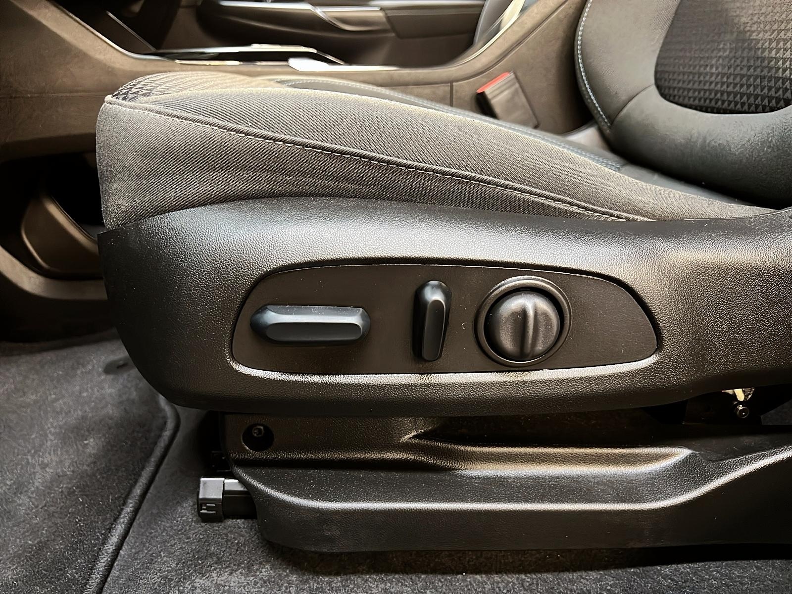 Chevrolet Bolt EUV LT 2023 - image #24