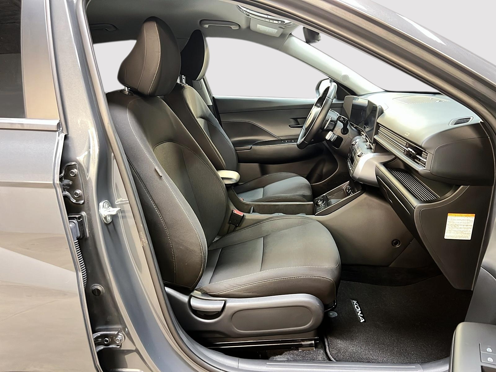 Hyundai Kona EV PREFERRED NAV 2024 - image #8