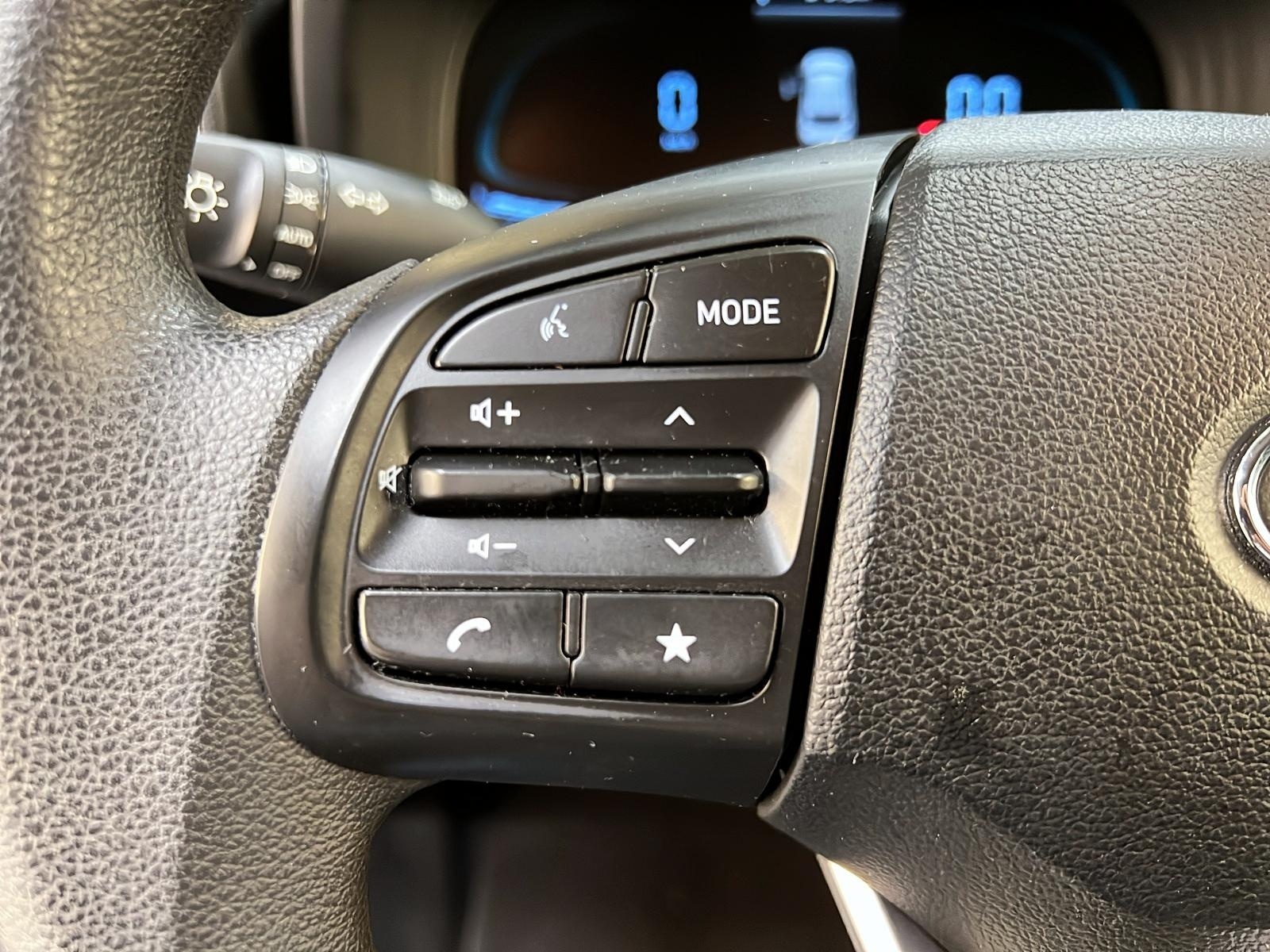 Hyundai Venue ESSENTIEL 2023 - image #18