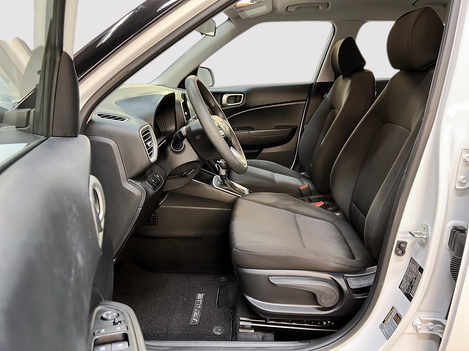 Hyundai Venue ESSENTIEL 2023 - image #7