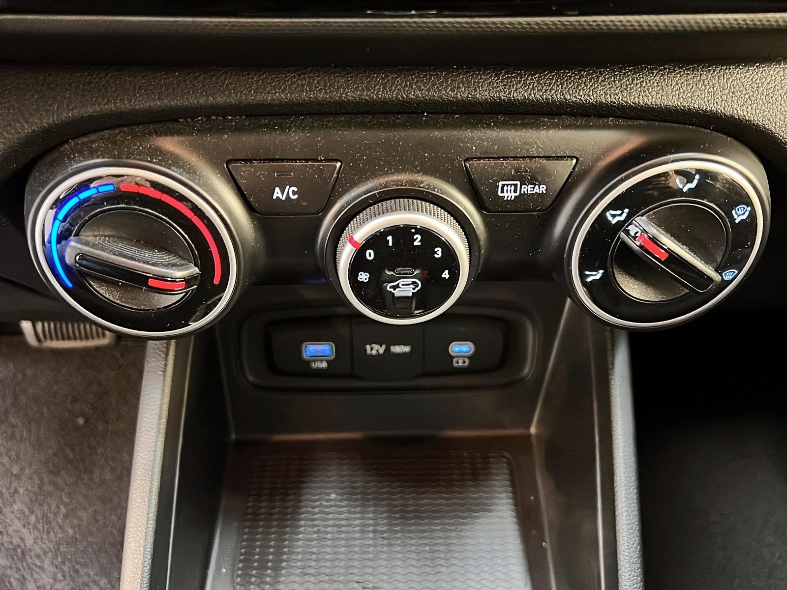 Hyundai Venue ESSENTIEL 2023 - image #14