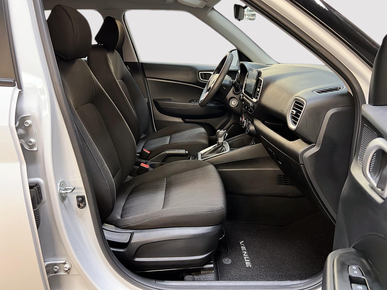 Hyundai Venue ESSENTIEL 2023 - image #8