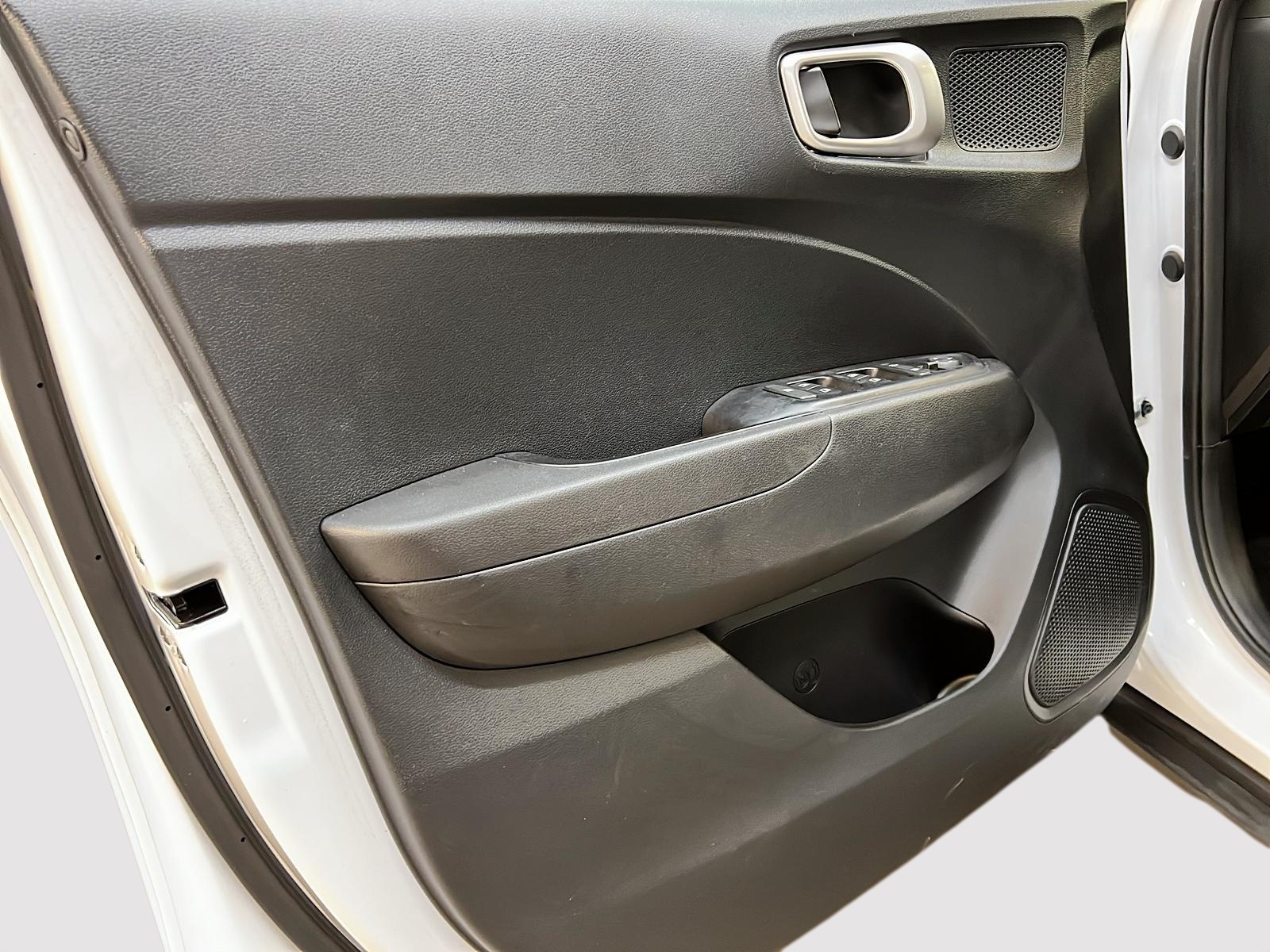 Hyundai Venue ESSENTIEL 2023 - image #21