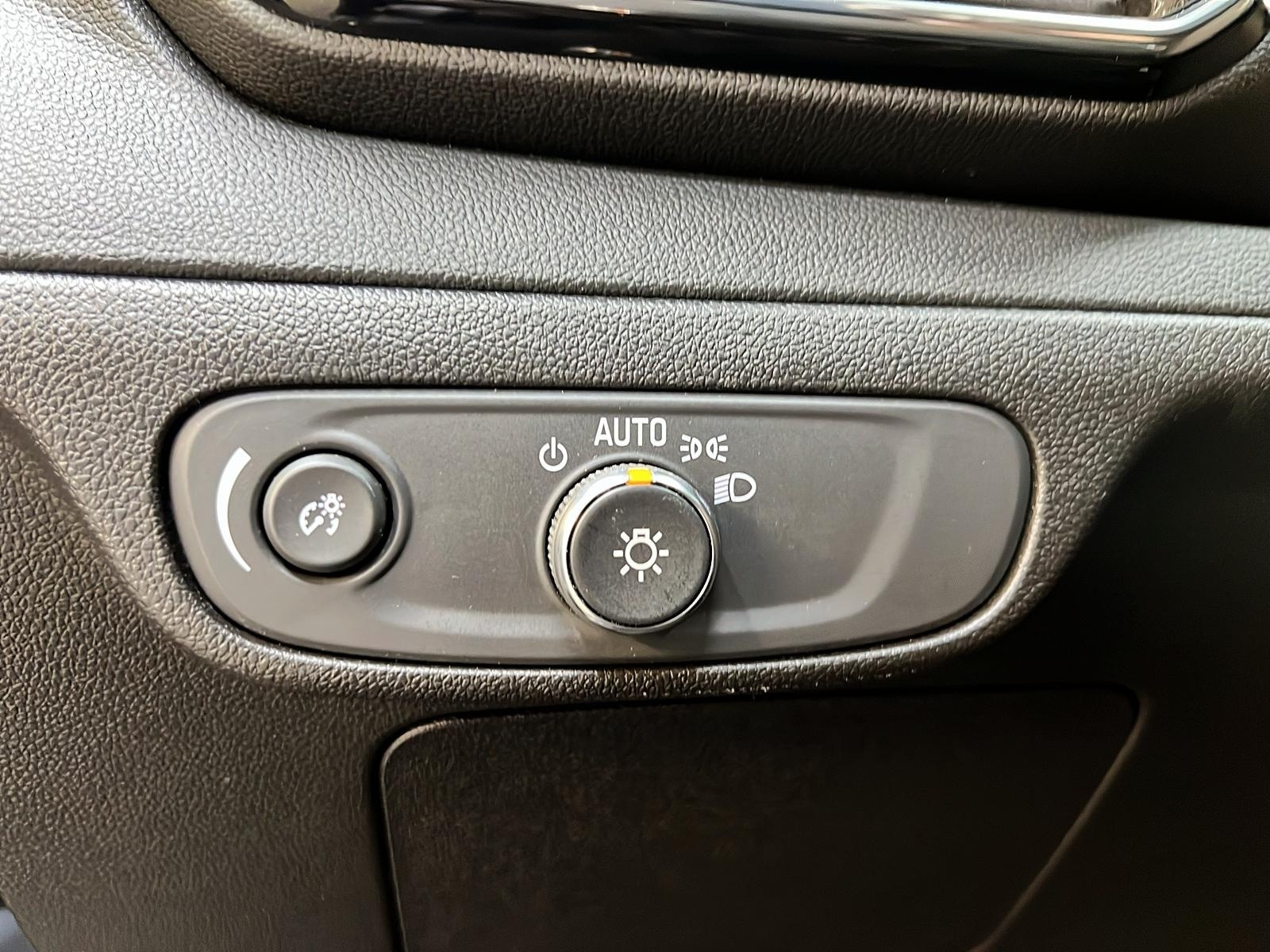 Chevrolet Bolt EUV 2LT 2023 - image #20