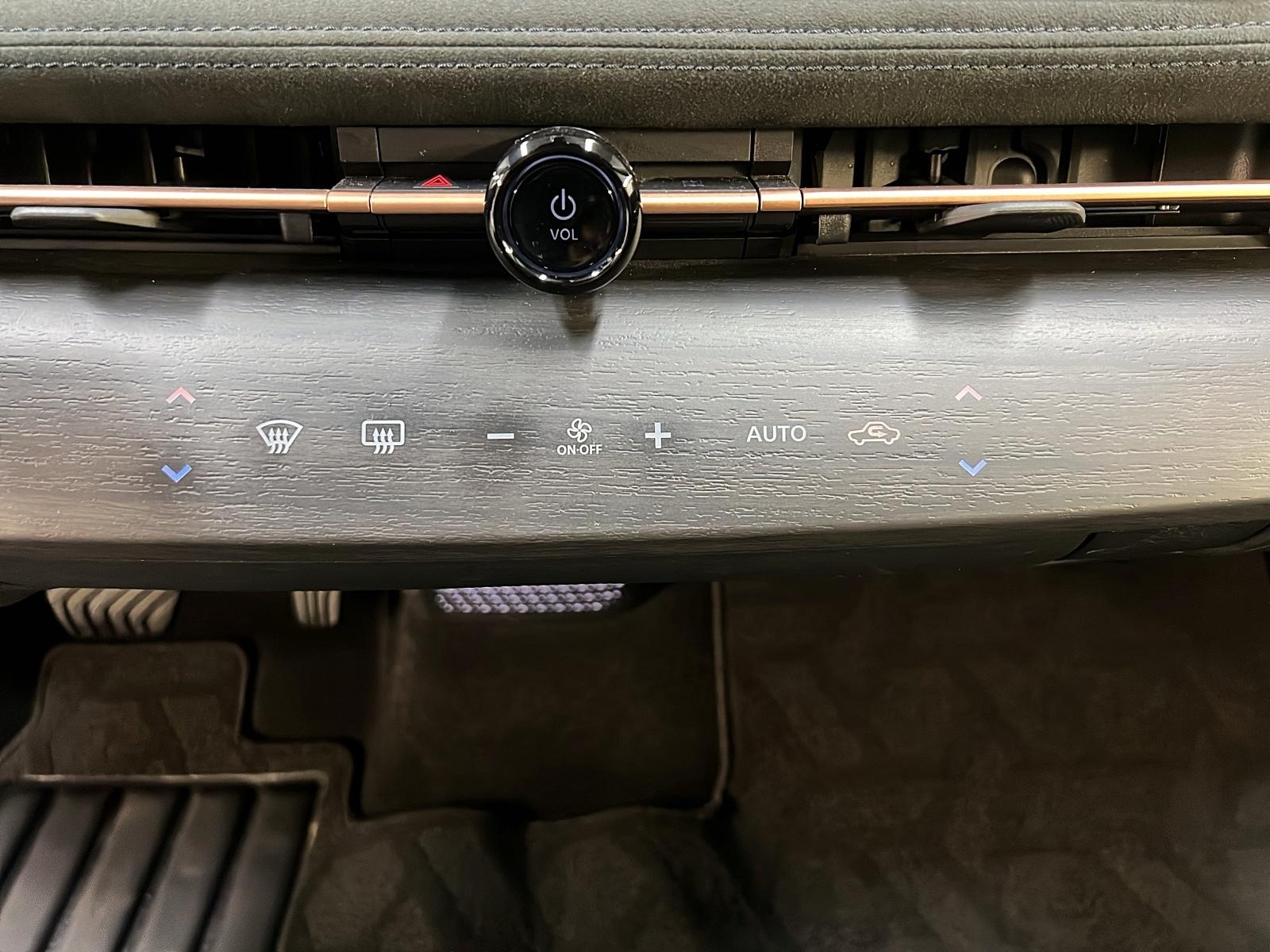Nissan ARIYA PLATINUM + e-FORCE TOIT PANO NAV 4RM 2023 - image #17