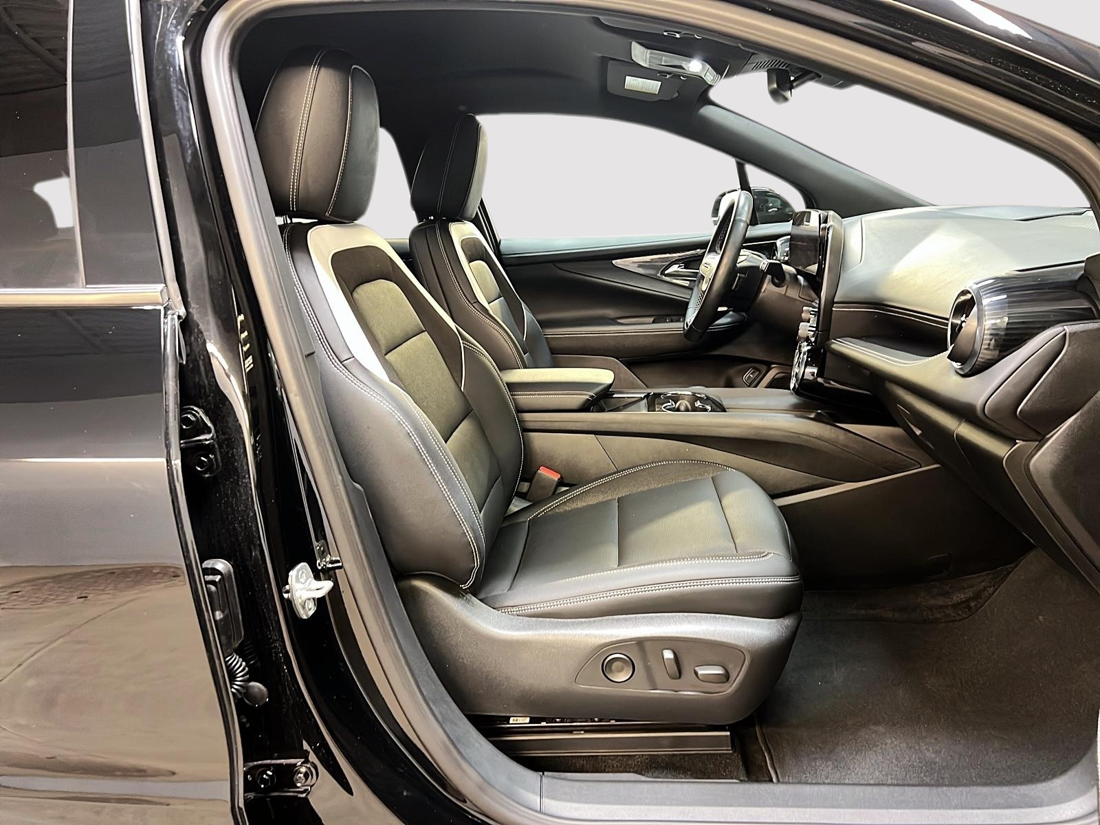 Chevrolet Blazer EV 2LT CUIR NAV 4RM 2025 - image #8