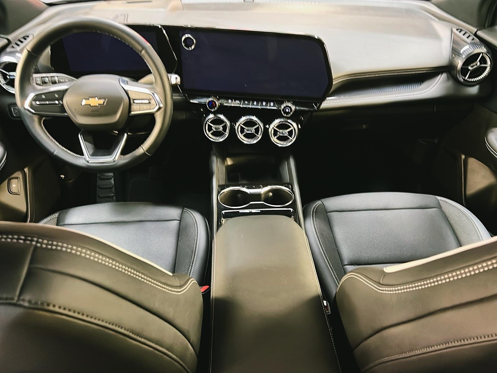 Chevrolet Blazer EV 2LT CUIR NAV 4RM 2025 - image #10