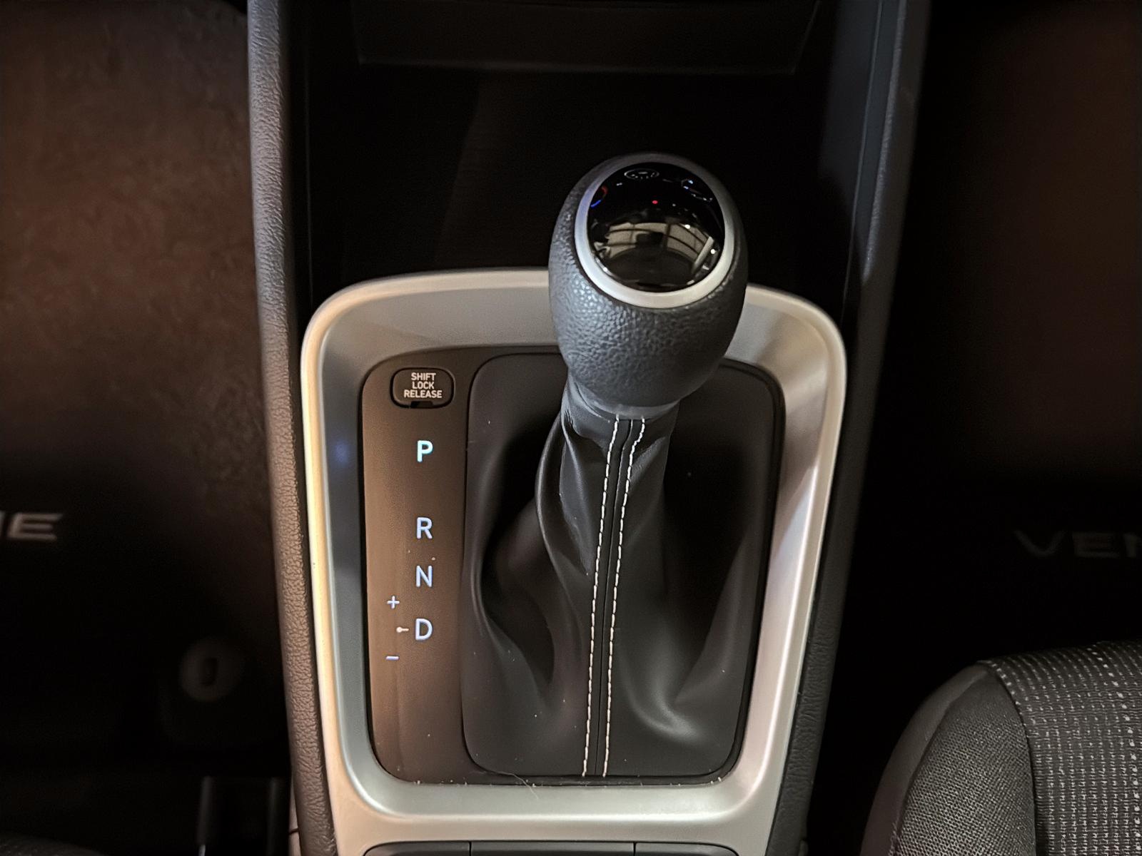 Hyundai Venue ESSENTIAL 2023 - image #13