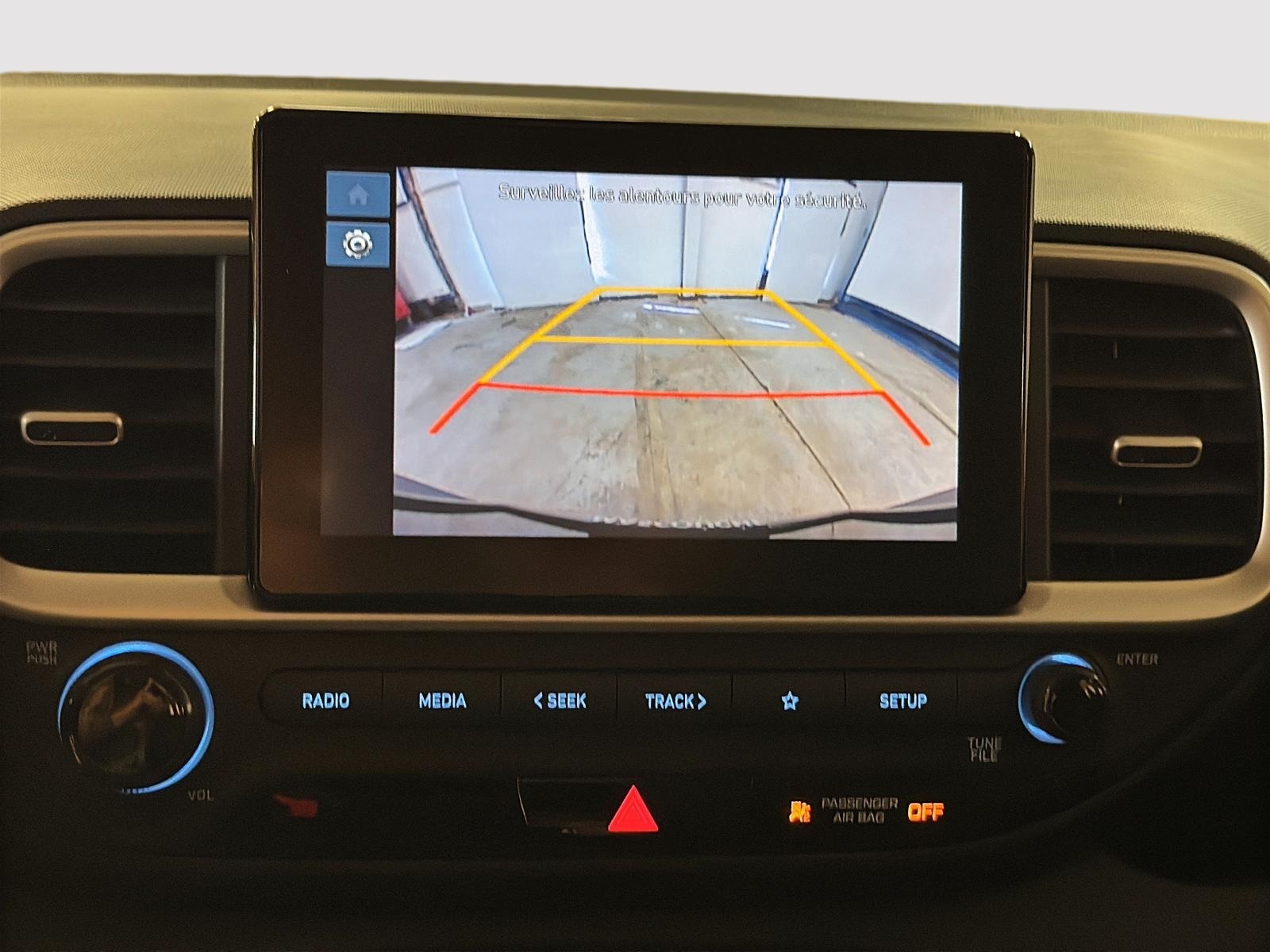 Hyundai Venue ESSENTIAL 2023 - image #17