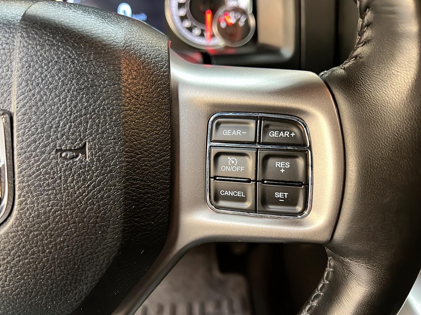 RAM 1500 Classic WARLOCK CREW CAB TOIT NAV 4X4 2023 - image #21