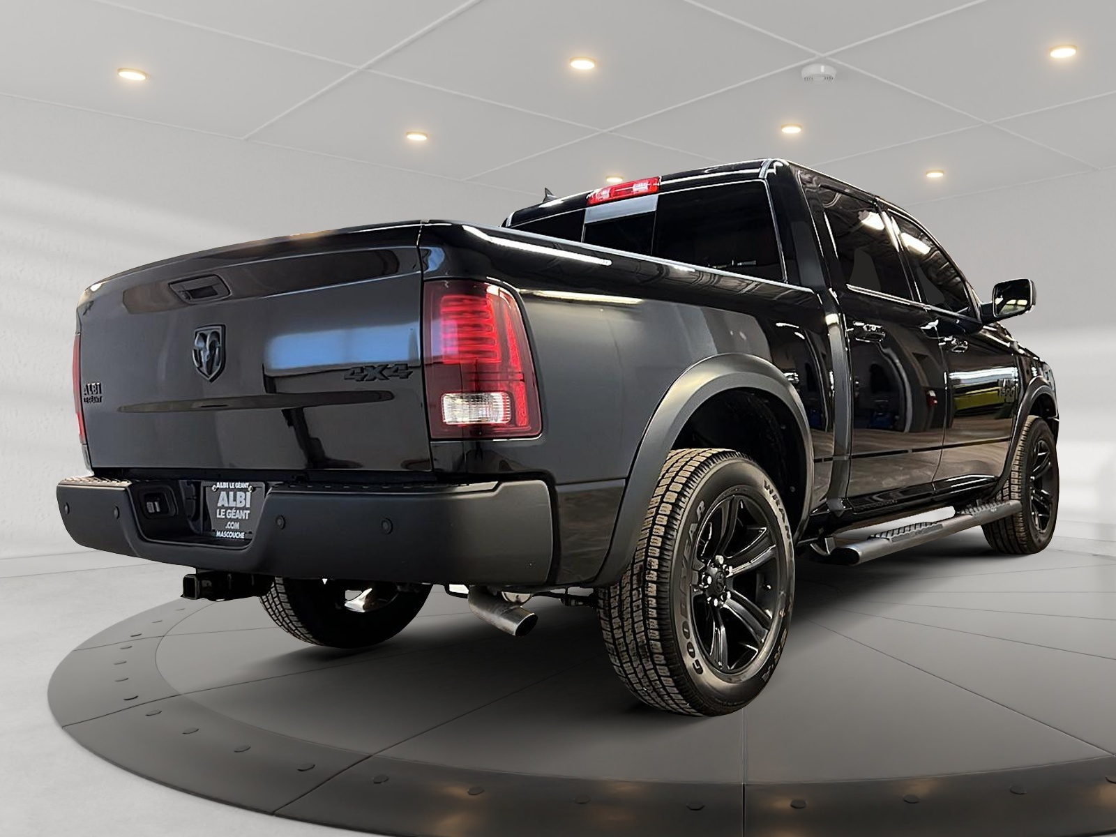 RAM 1500 Classic WARLOCK CREW CAB TOIT NAV 4X4 2023 - image #4