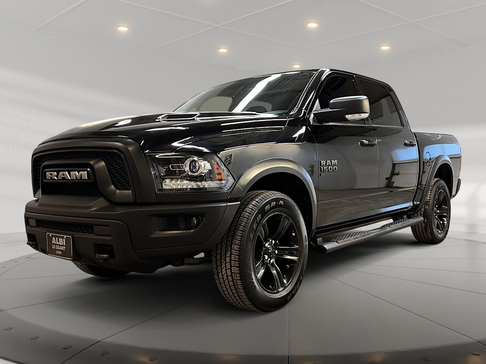 RAM 1500 Classic WARLOCK CREW CAB TOIT NAV 4X4 2023 - image #1