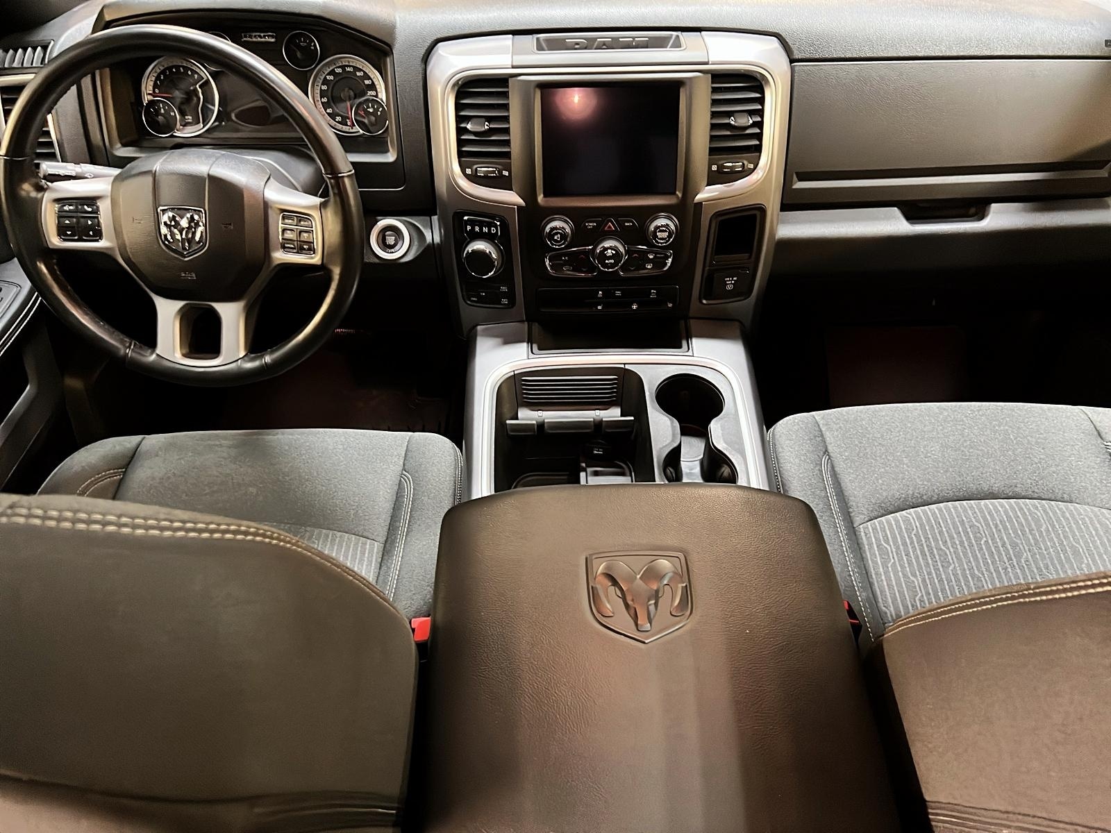 RAM 1500 Classic WARLOCK CREW CAB TOIT NAV 4X4 2023 - image #11