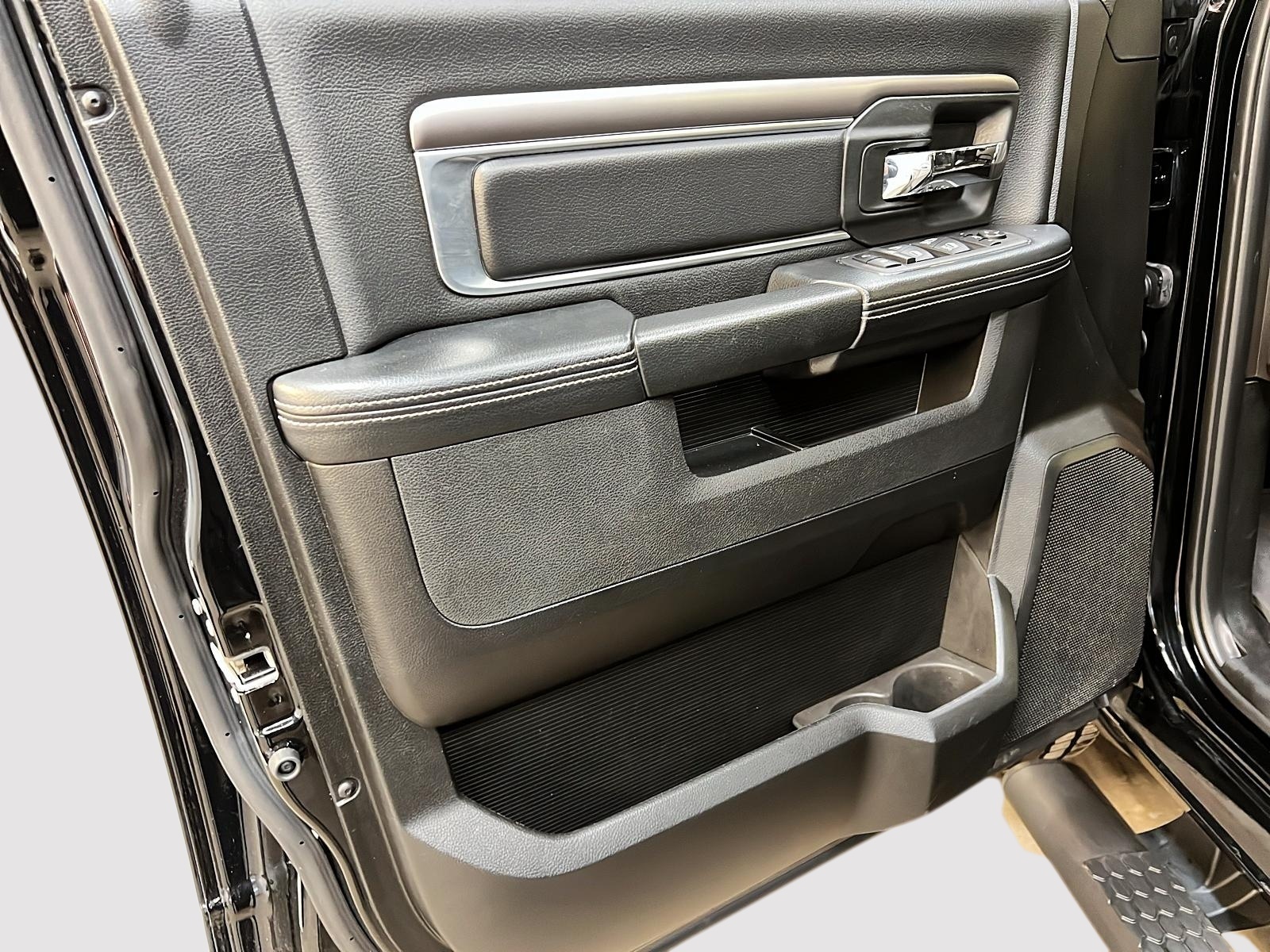 RAM 1500 Classic 2023 - Image #25