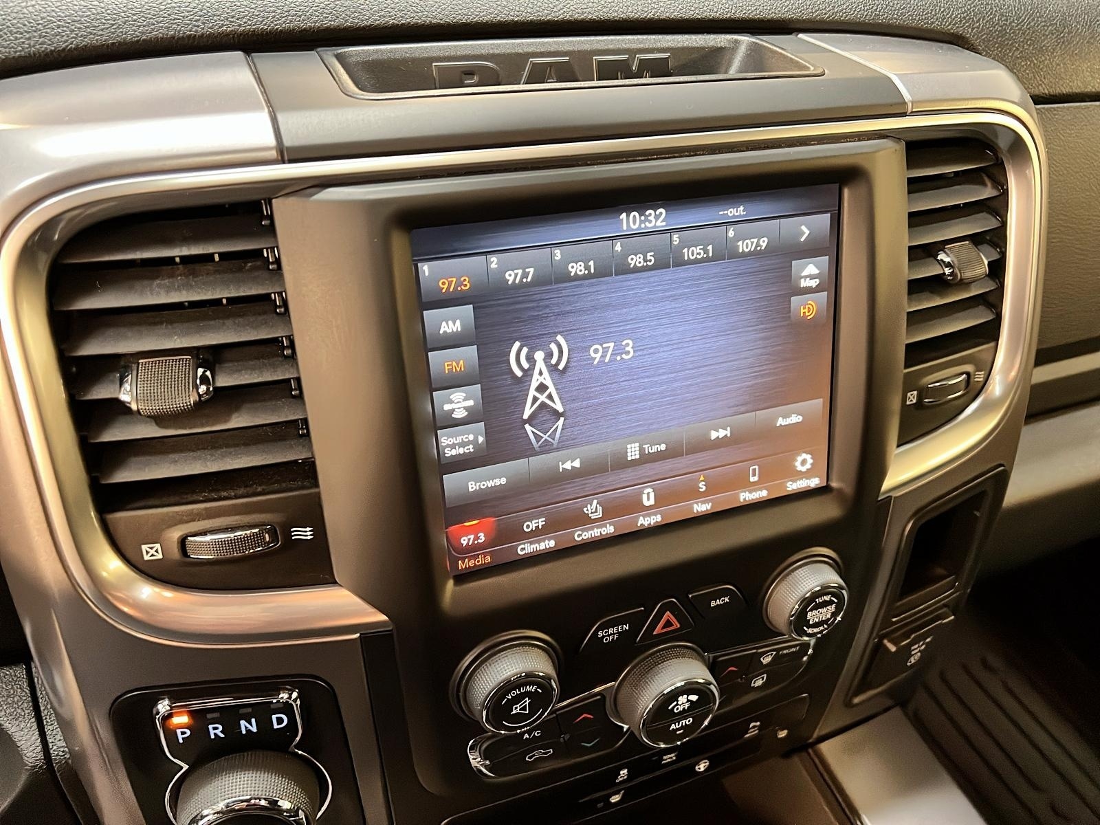RAM 1500 Classic WARLOCK CREW CAB TOIT NAV 4X4 2023 - image #17