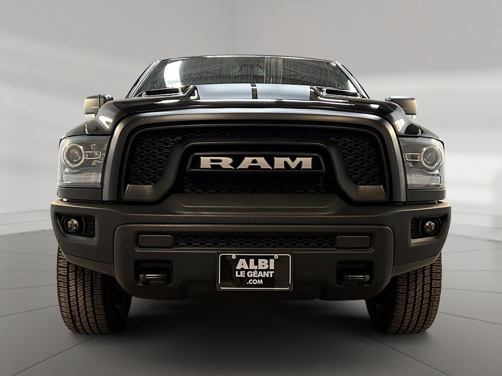 RAM 1500 Classic WARLOCK CREW CAB TOIT NAV 4X4 2023 - image #2
