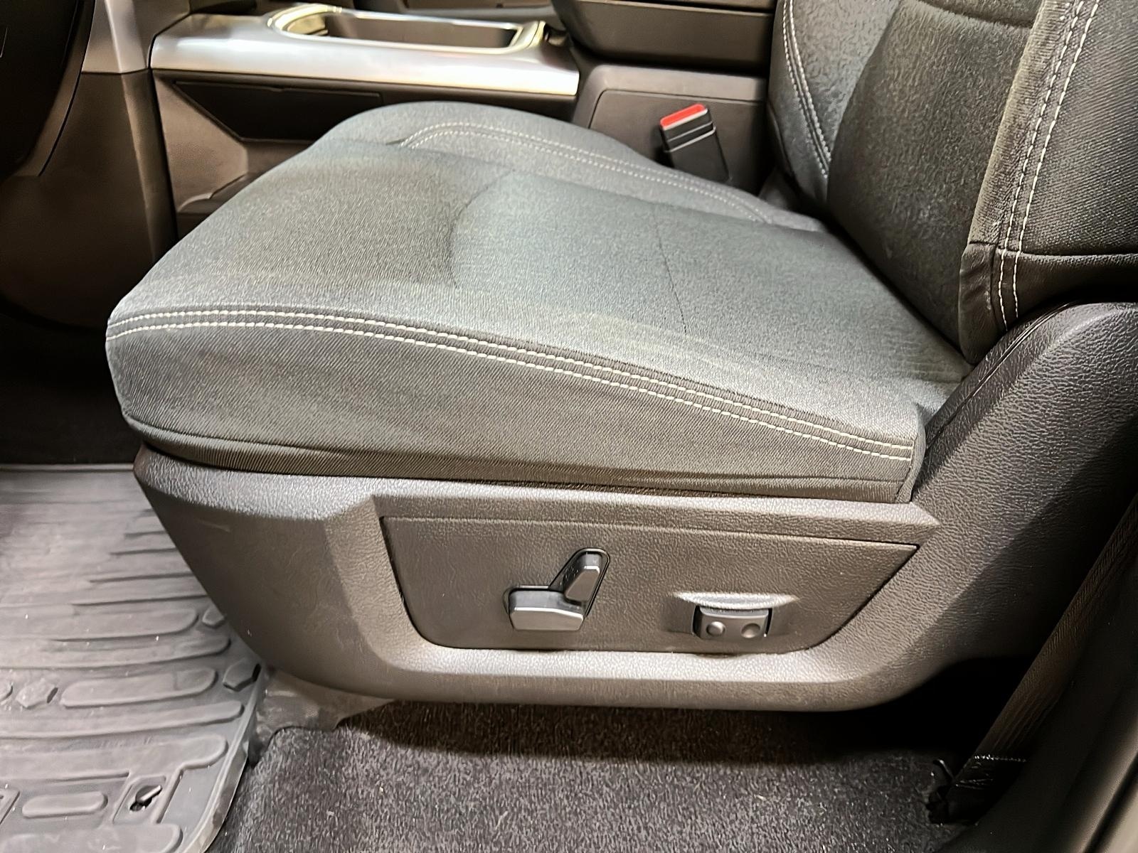 RAM 1500 Classic WARLOCK CREW CAB TOIT NAV 4X4 2023 - image #26