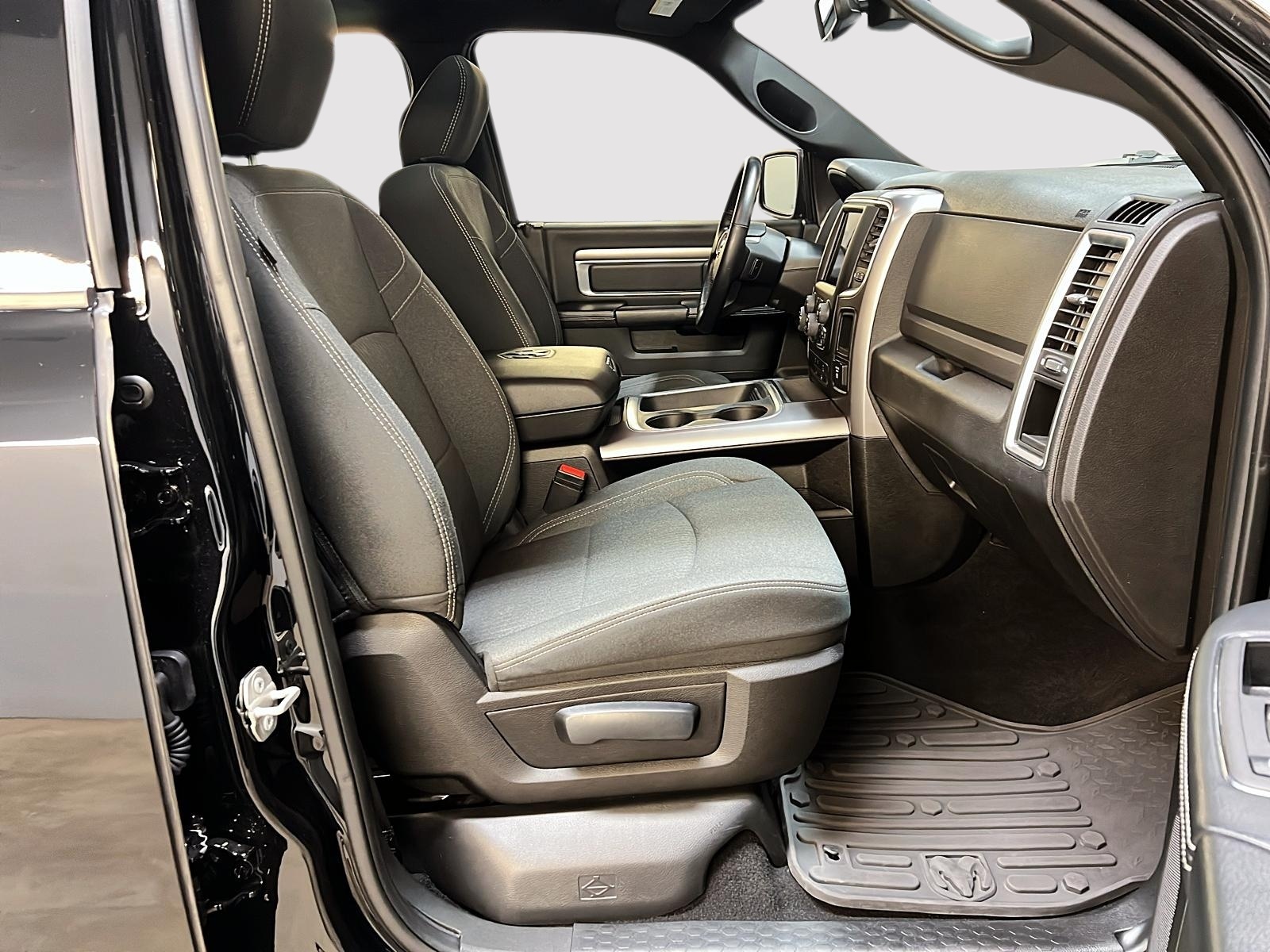 RAM 1500 Classic 2023 - Image #8
