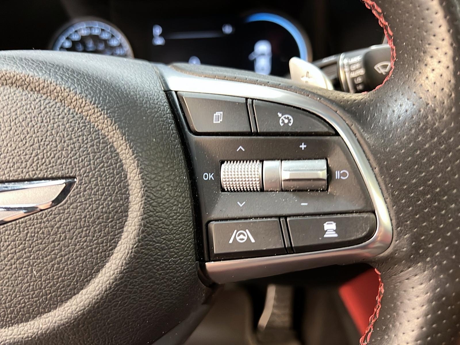 Genesis G70 SPORT 3.3T CUIR TOIT NAV 4RM 2023 - image #21