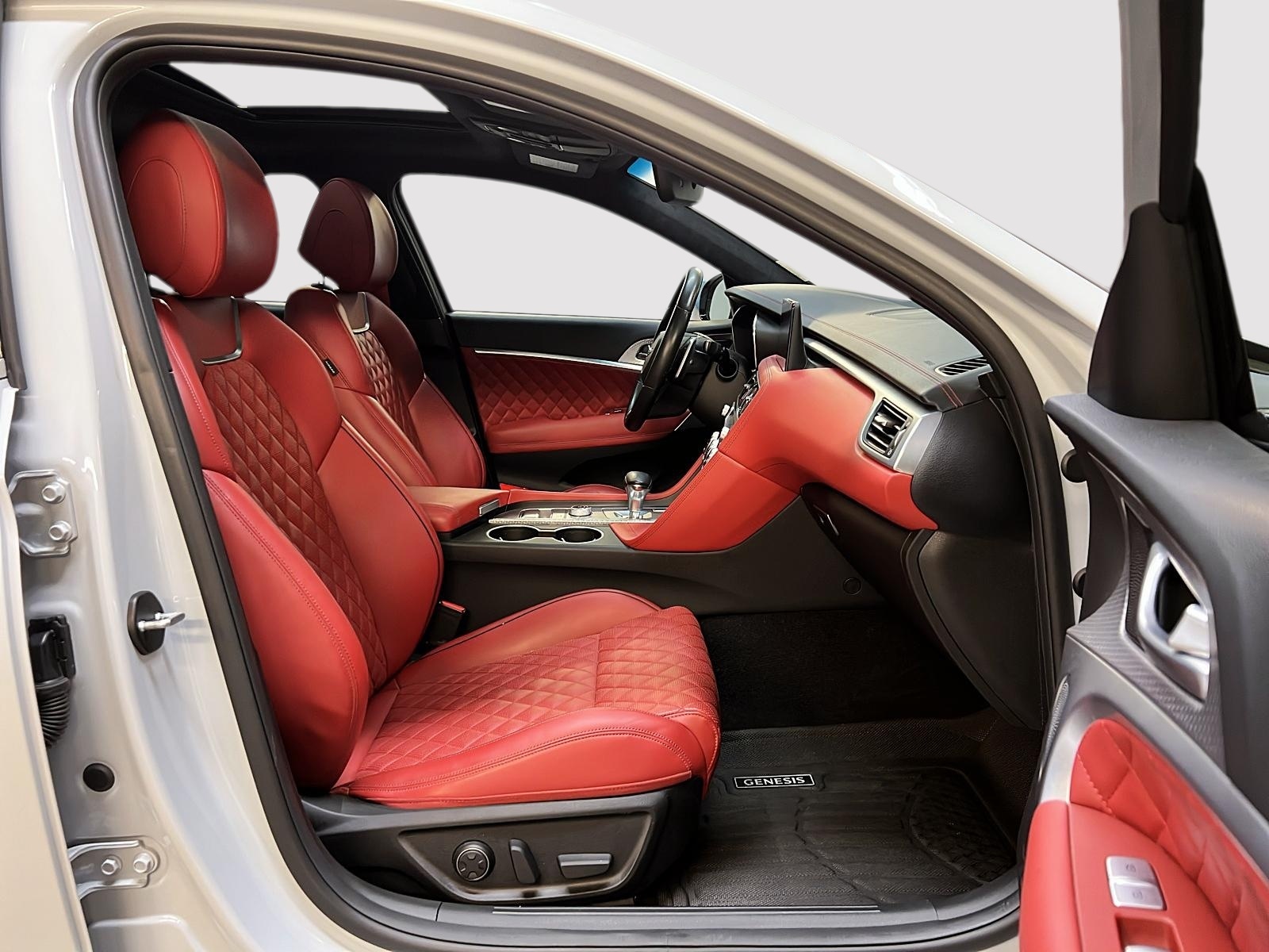 Genesis G70 SPORT 3.3T CUIR TOIT NAV 4RM 2023 - image #8