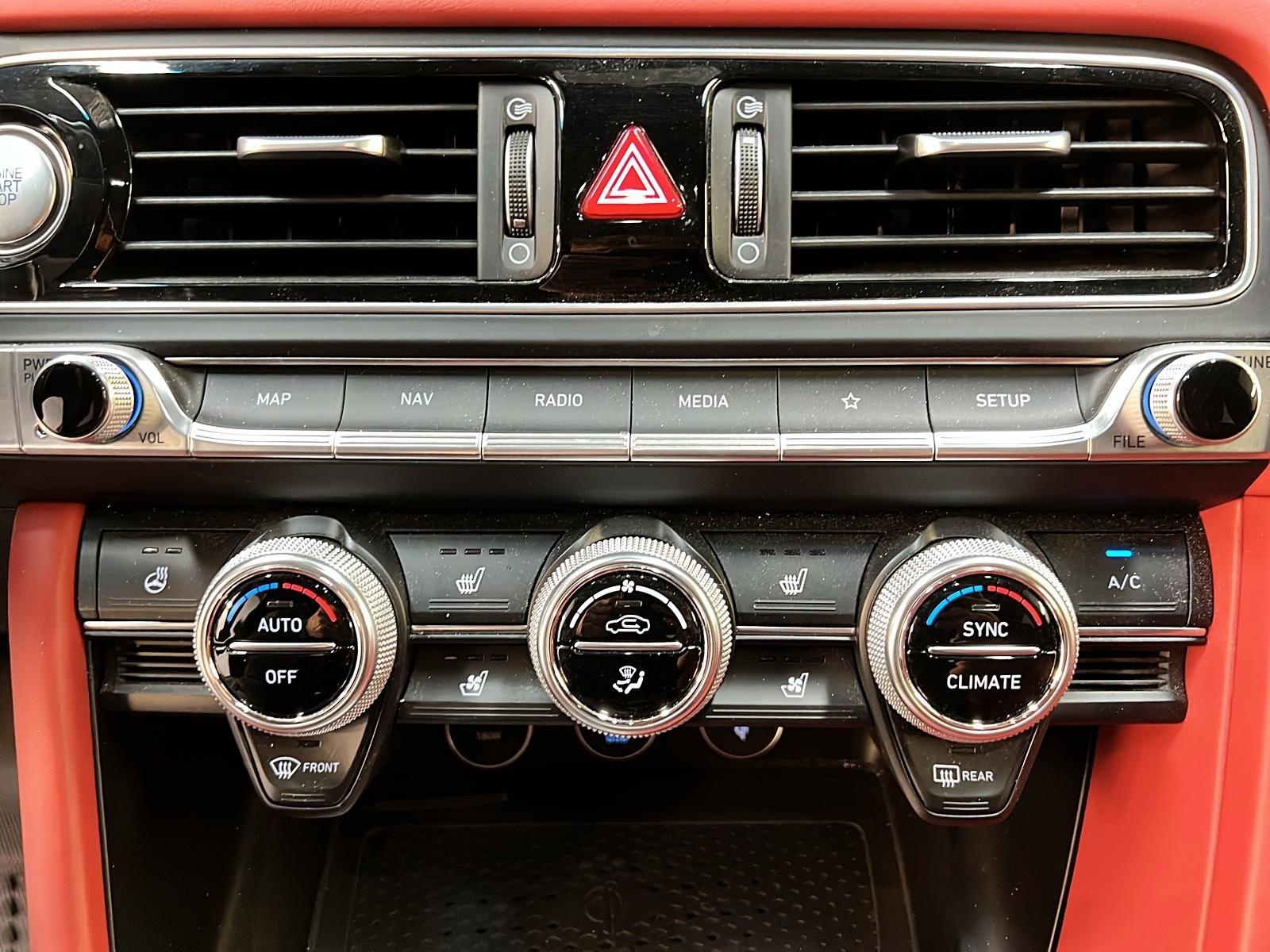 Genesis G70 SPORT 3.3T CUIR TOIT NAV 4RM 2023 - image #16