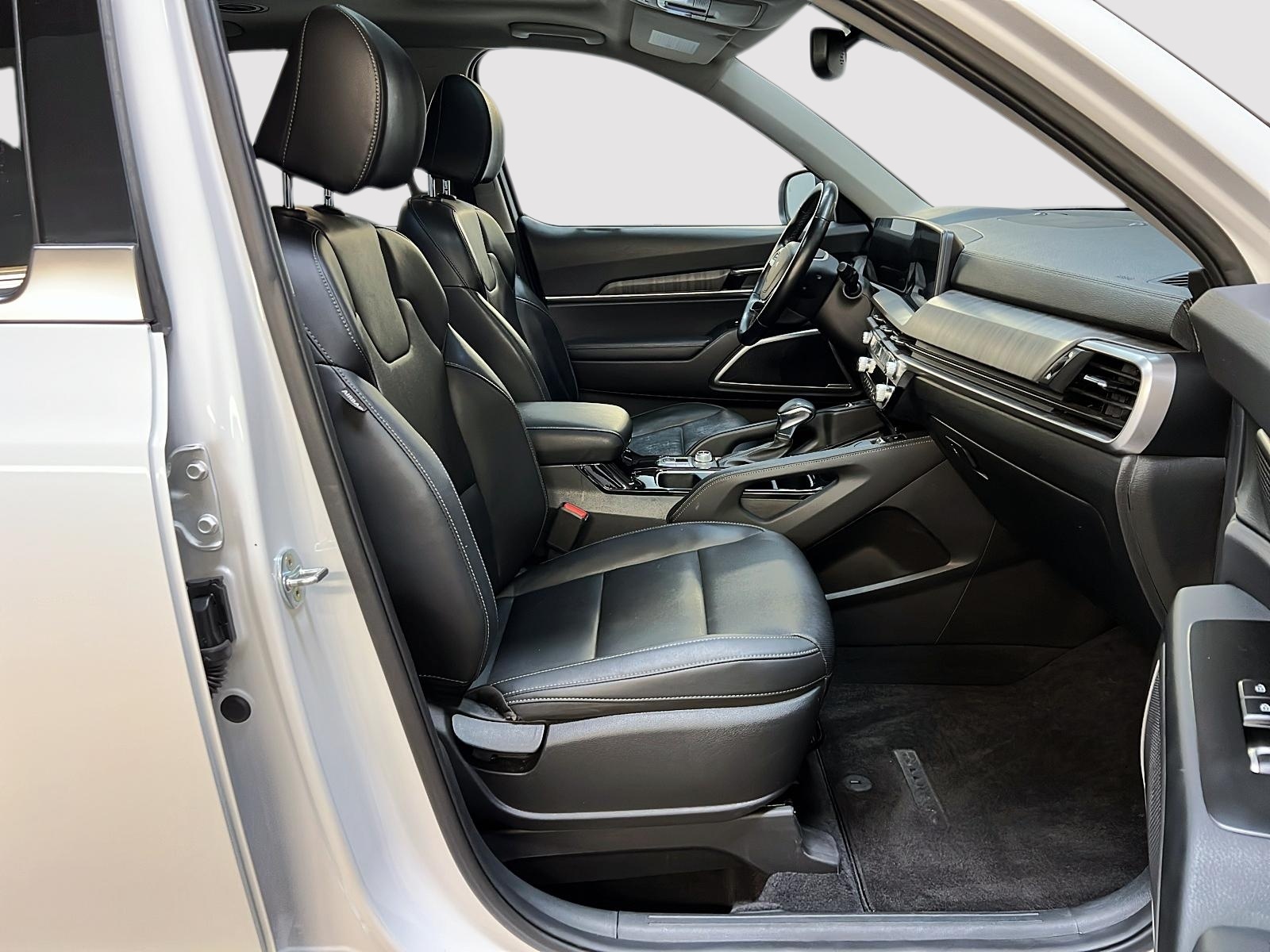 Kia TELLURIDE EX CUIR TOIT NAV 4RM 2023 - image #8