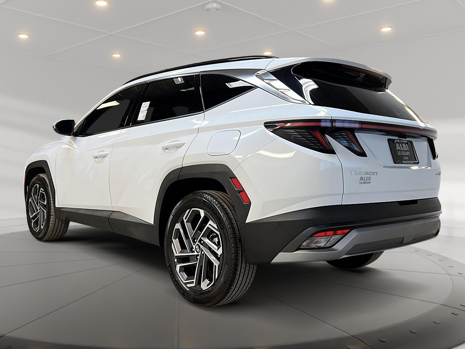Hyundai Tucson ULTIMATE HYBRIDE CUIR TOIT PANO NAV 4RM 2025 - image #6