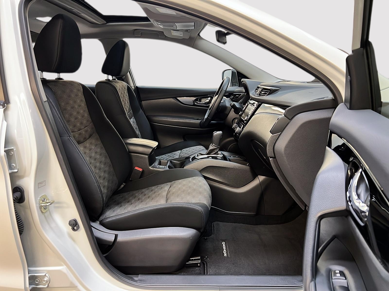 Nissan Qashqai SV TOIT 4RM 2023 - image #8