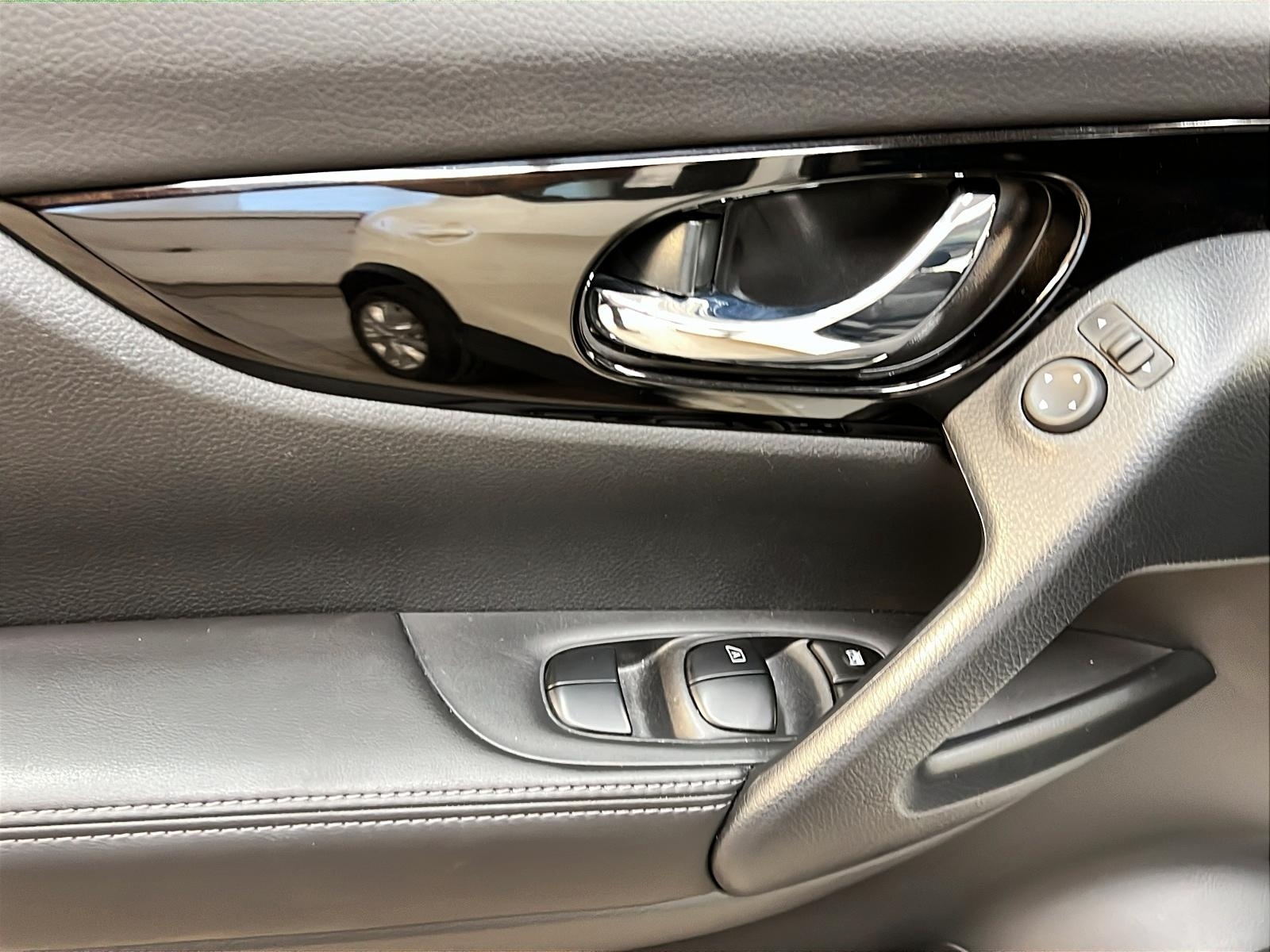 Nissan Qashqai SV TOIT 4RM 2023 - image #23