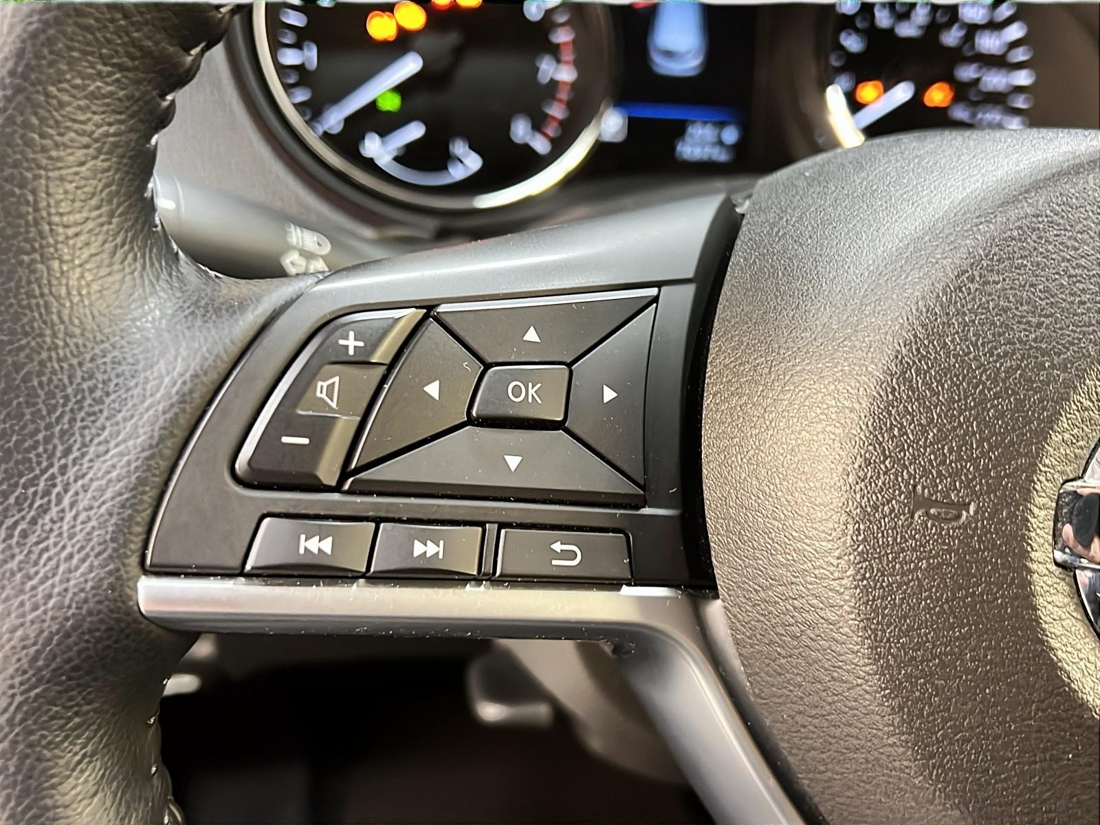 Nissan Qashqai SV TOIT 4RM 2023 - image #21