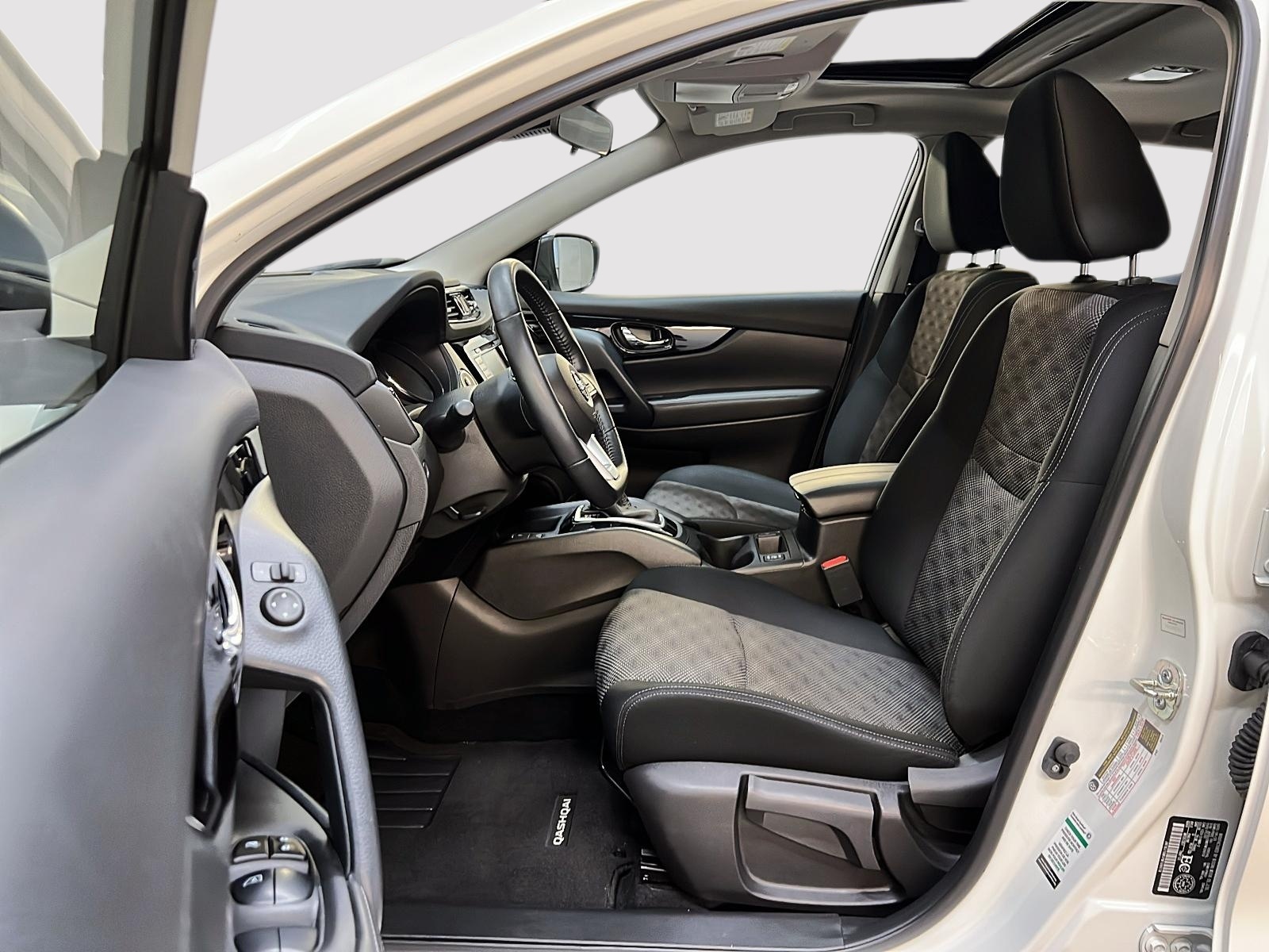 Nissan Qashqai SV TOIT 4RM 2023 - image #7