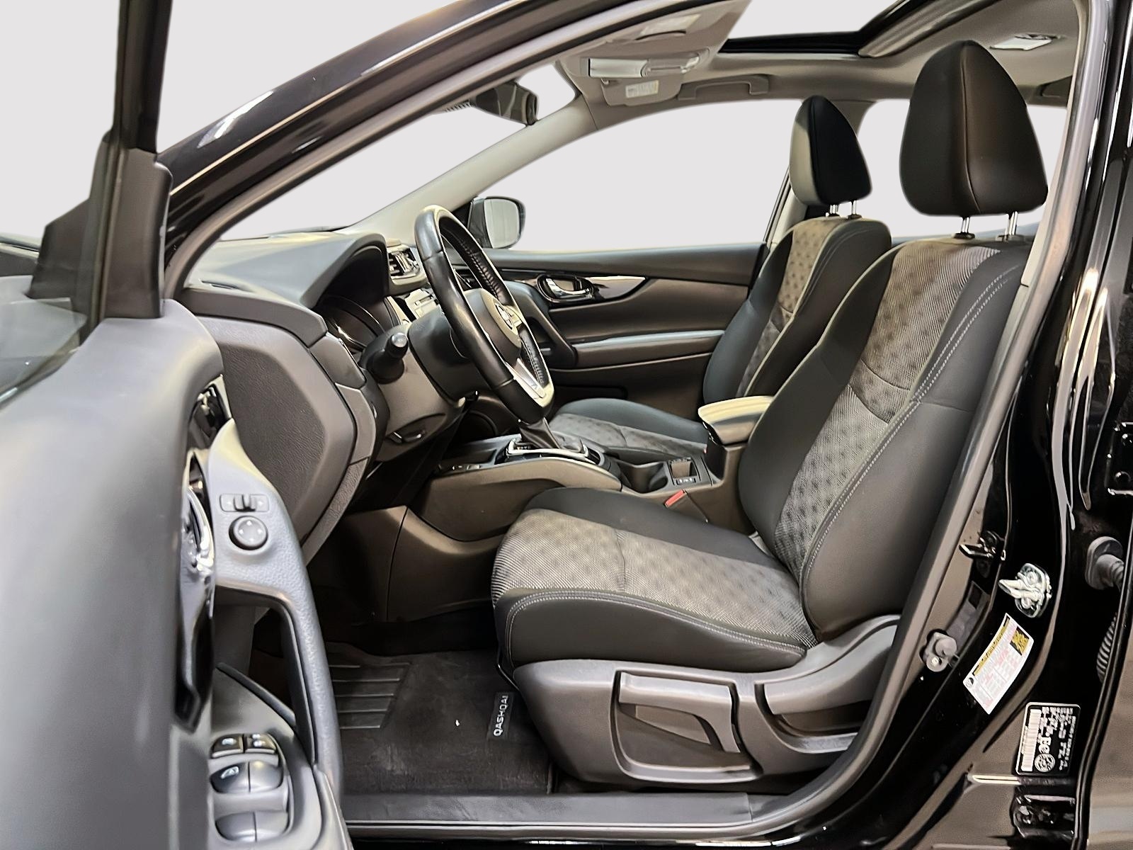 Nissan Qashqai SV TOIT 4RM 2023 - image #7