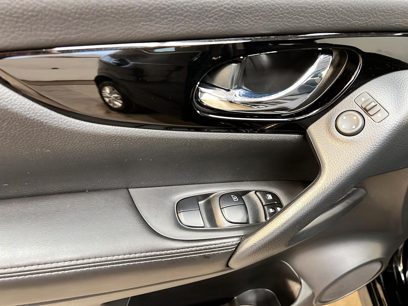 Nissan Qashqai SV TOIT 4RM 2023 - image #23