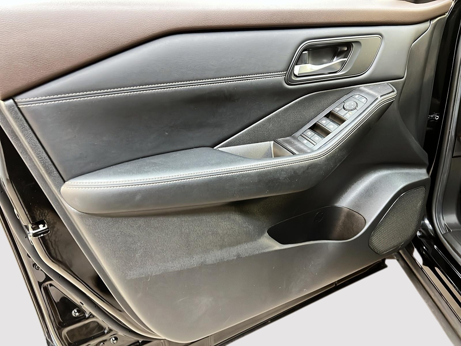 Nissan Rogue 2023 - Image #25