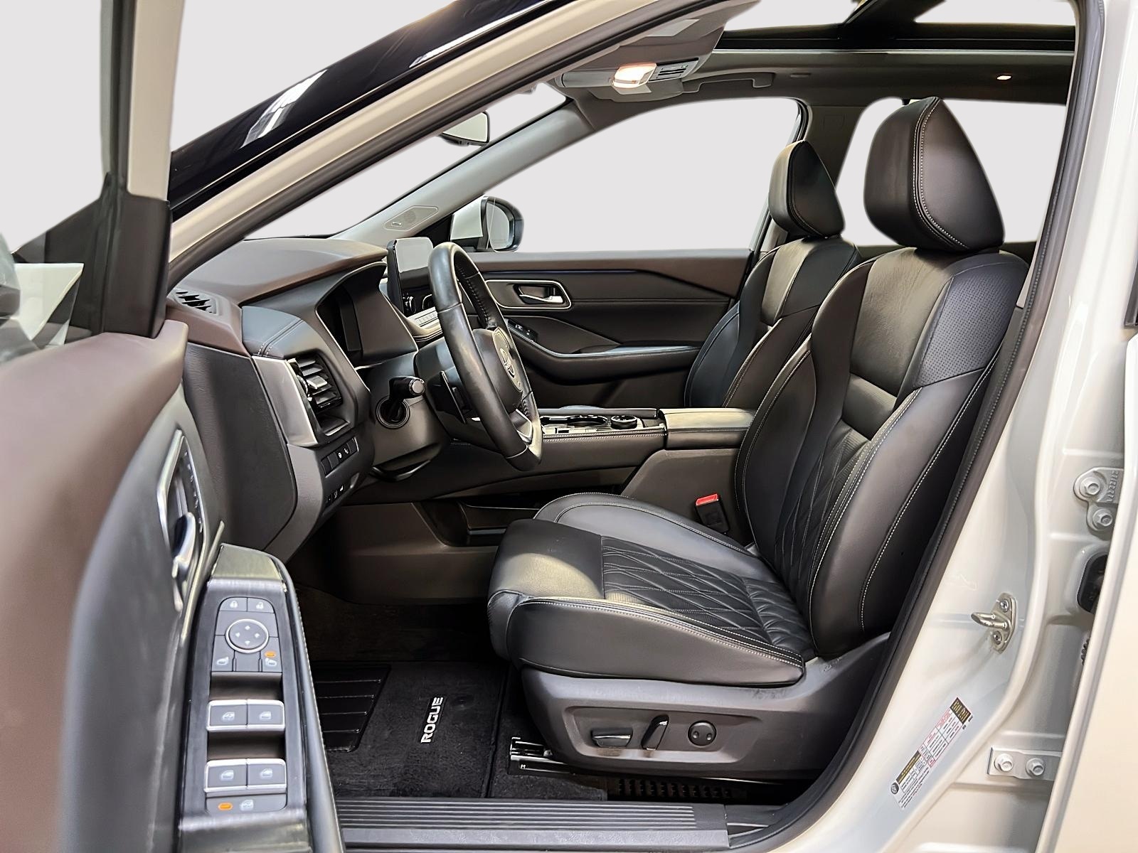 Nissan Rogue PLATINUM CUIR TOIT PANO NAV 4RM 2023 - image #7