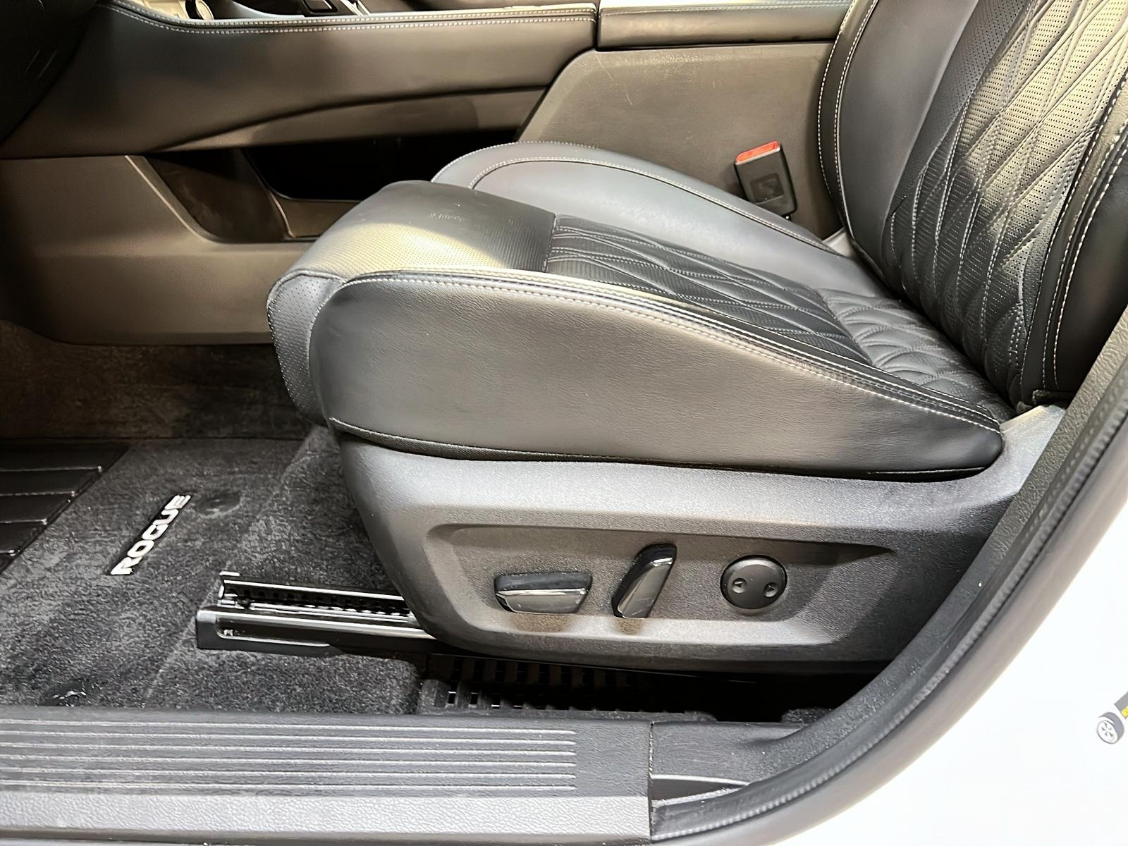 Nissan Rogue PLATINUM CUIR TOIT PANO NAV 4RM 2023 - image #27