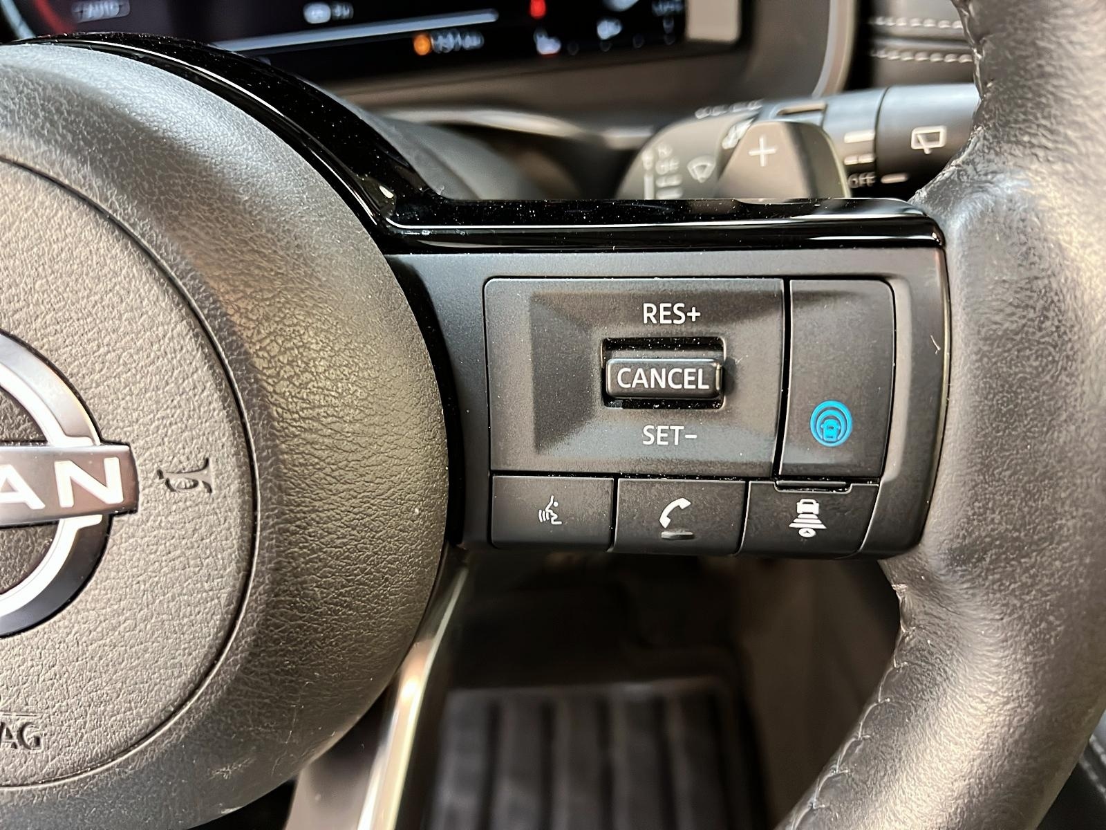Nissan Rogue PLATINUM CUIR TOIT PANO NAV 4RM 2023 - image #22