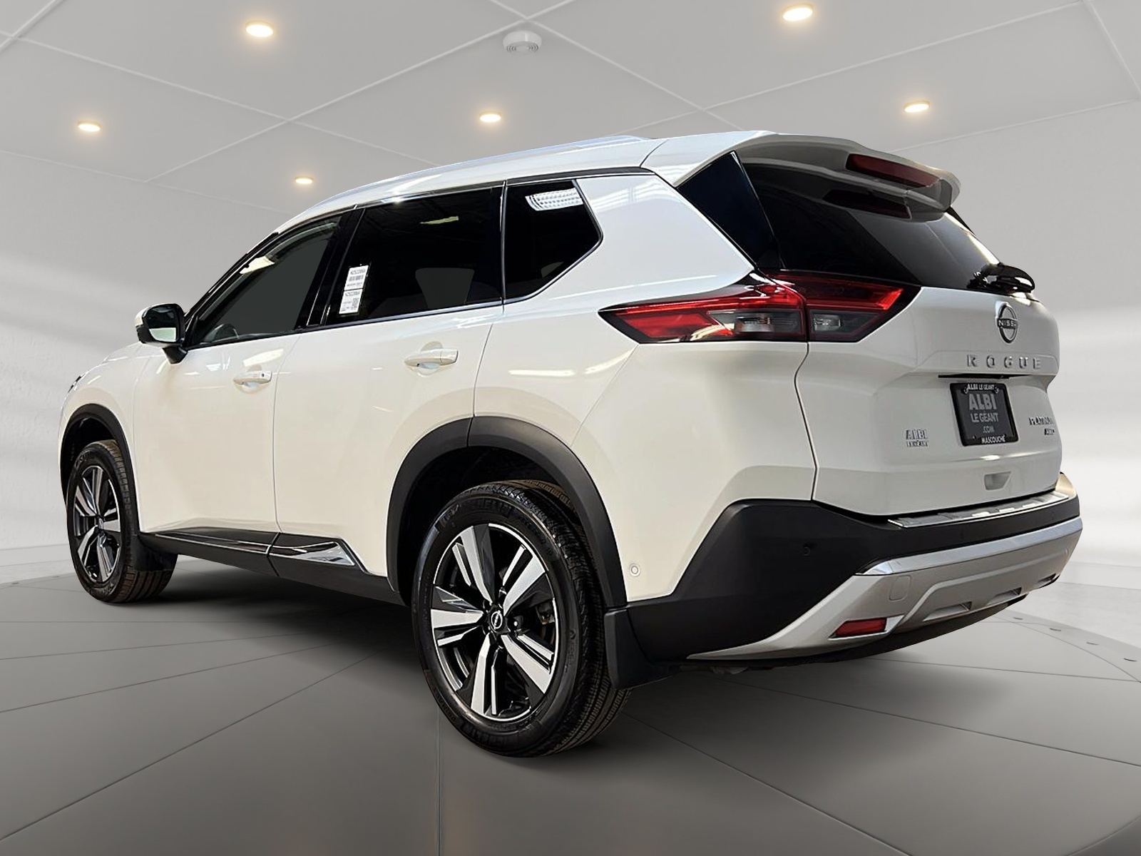 Nissan Rogue PLATINUM CUIR TOIT PANO NAV 4RM 2023 - image #6