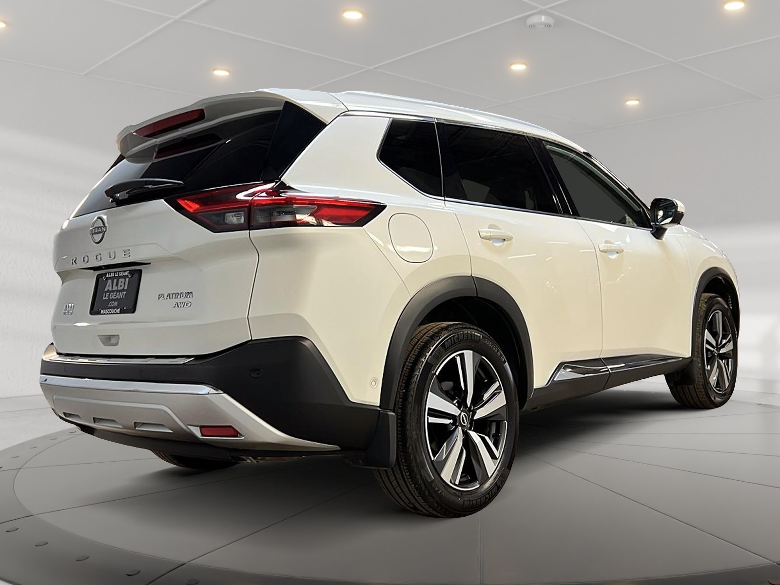 Nissan Rogue PLATINUM CUIR TOIT PANO NAV 4RM 2023 - image #4