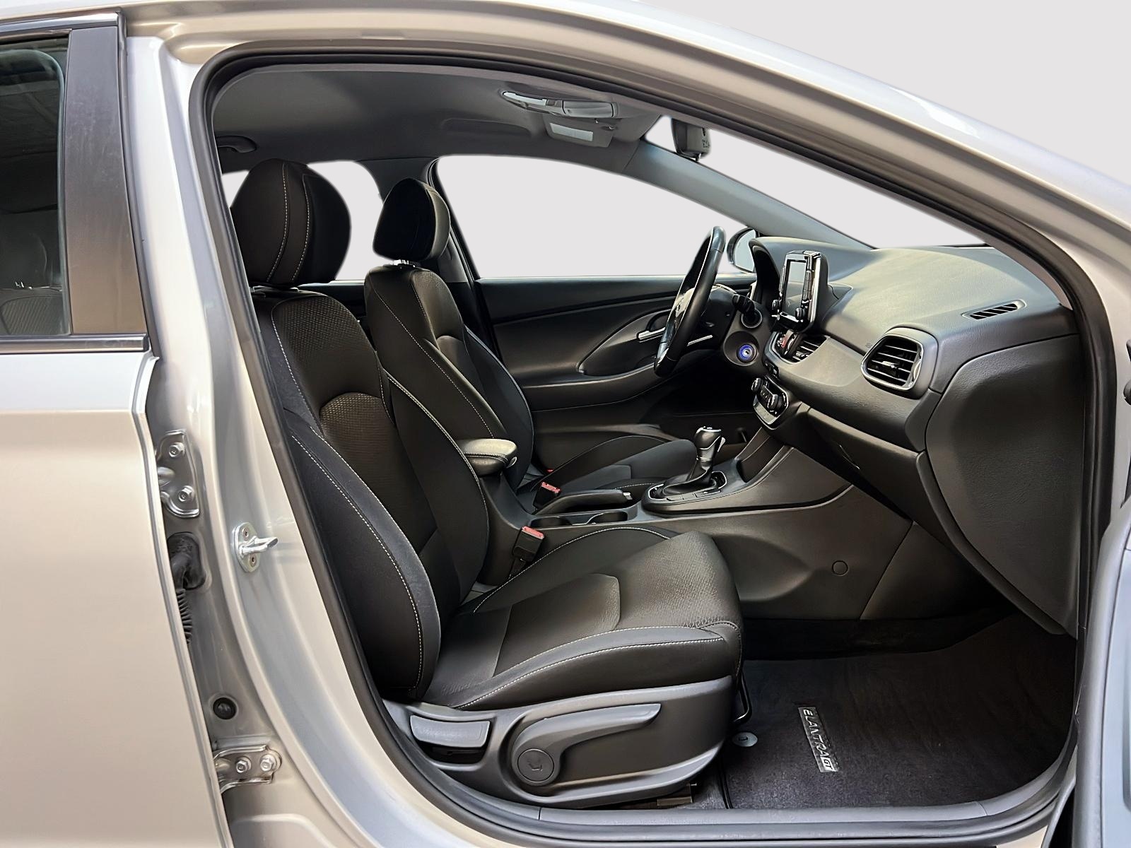 Hyundai Elantra GT GL 2018 - image #8