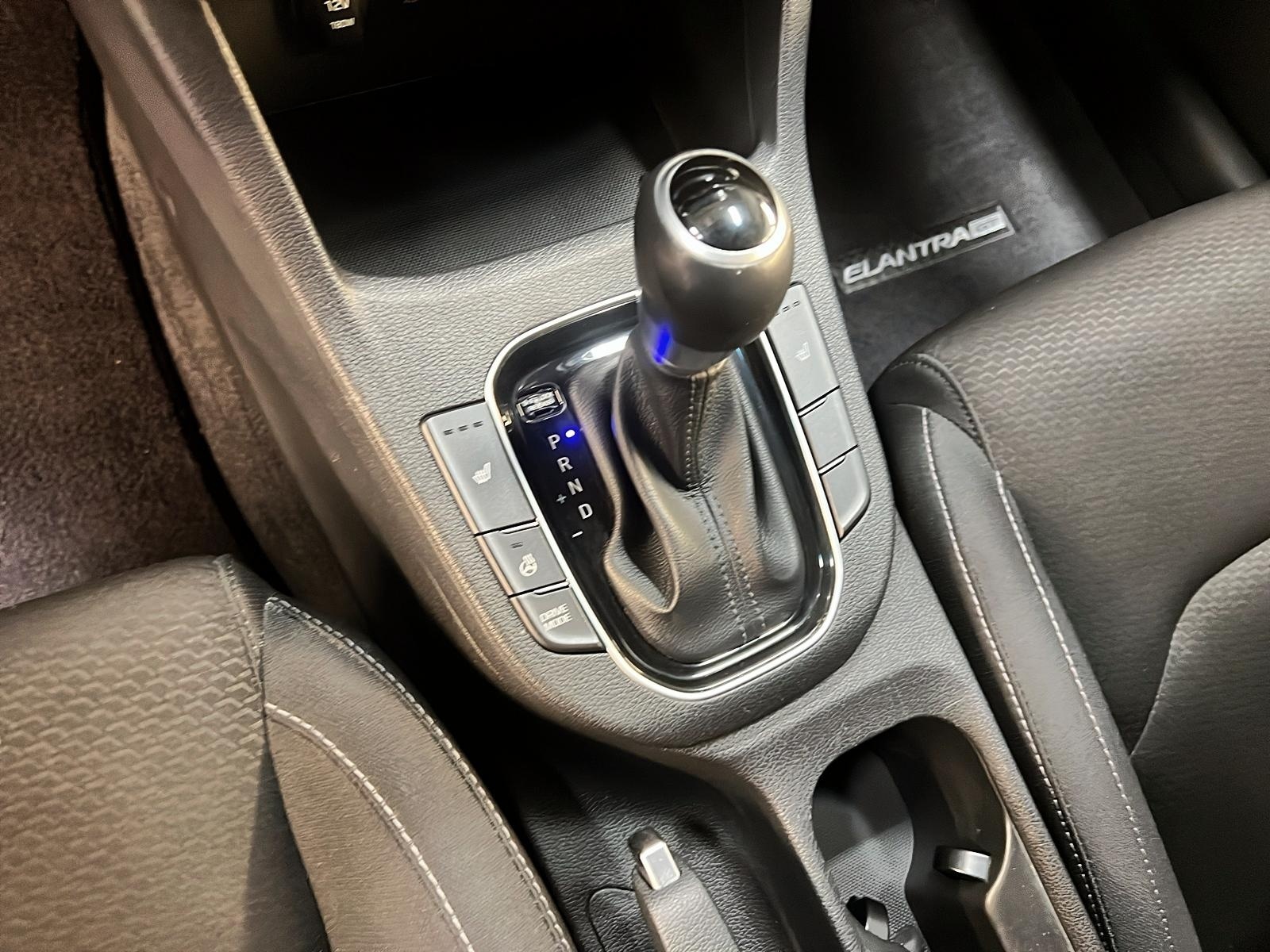 Hyundai Elantra GT GL 2018 - image #13